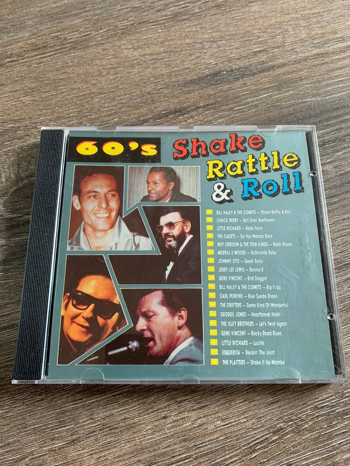 CD 60's Shake Rattle & Roll - Rock 'n' Roll Hits, Ophalen of Verzenden, Zo goed als nieuw, Pop