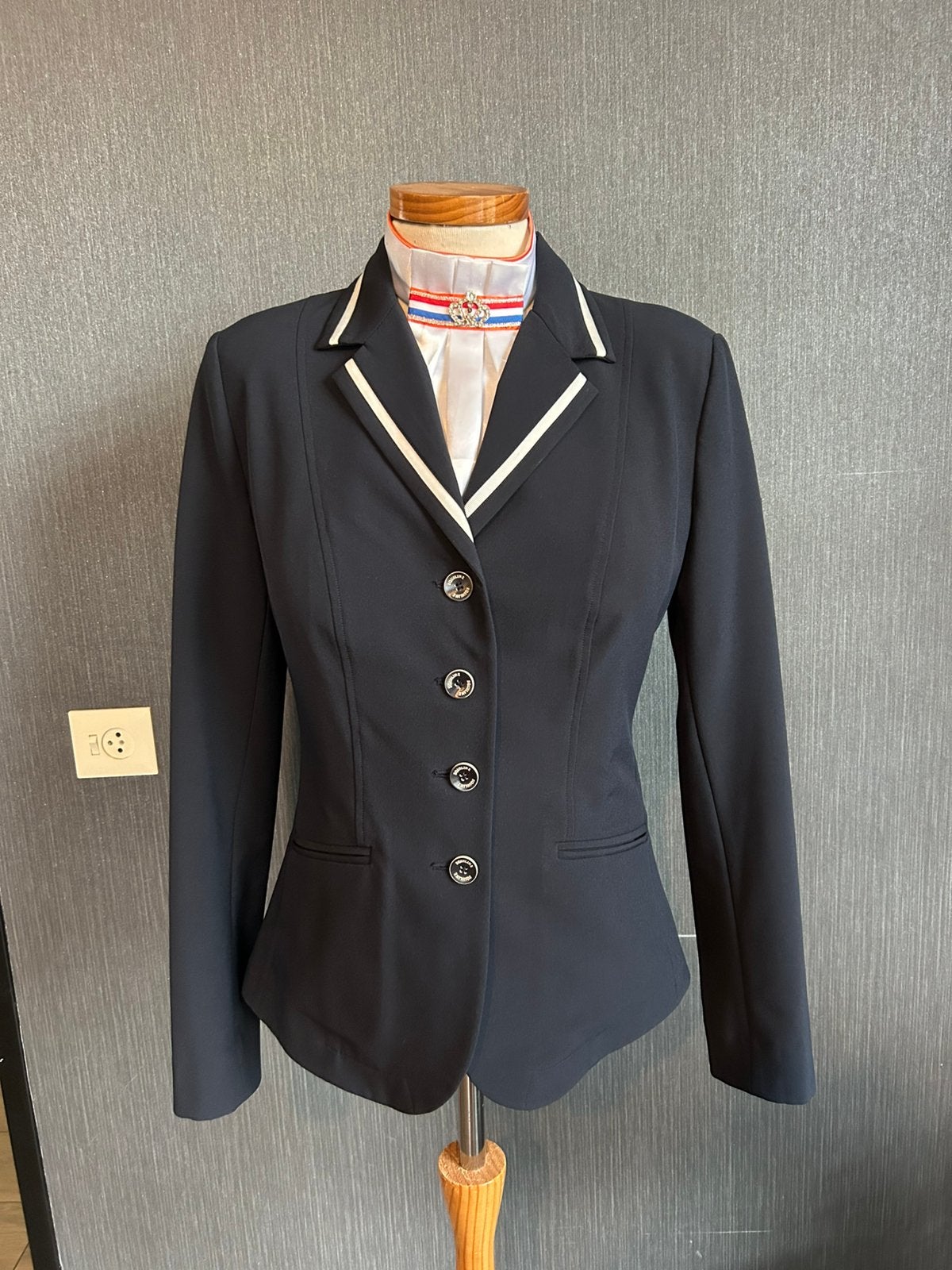 Prachtig ongedragen Equiline Wedstrijdjasje NL 40/42, Dieren en Toebehoren, Paardrijkleding, Ophalen of Verzenden, Zo goed als nieuw