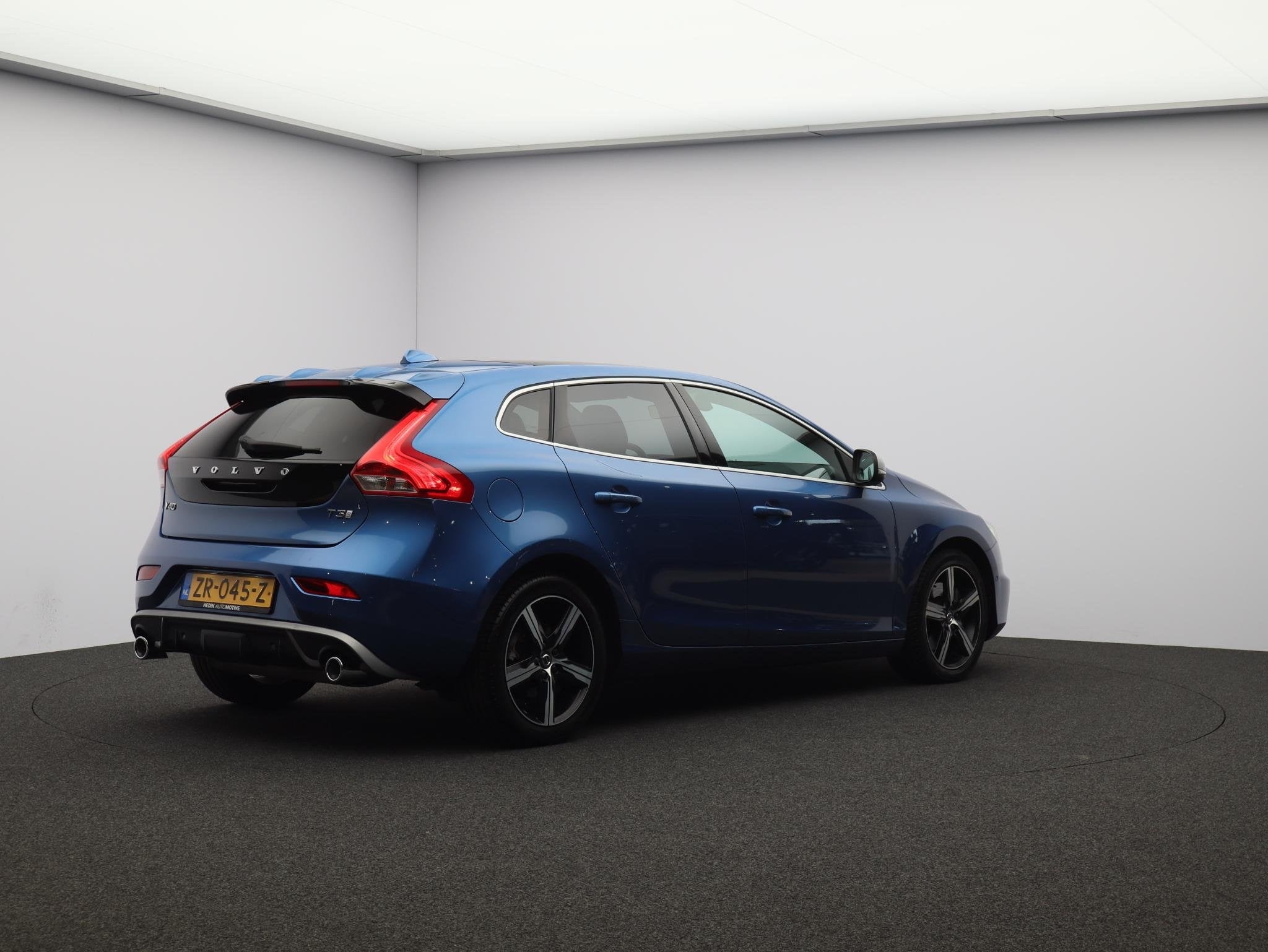 Volvo V40 T3 Polar+ Sport R-Design / Afn. trekhaak / Harman, Auto's, Euro 6, 4 cilinders, 700 kg, Blauw