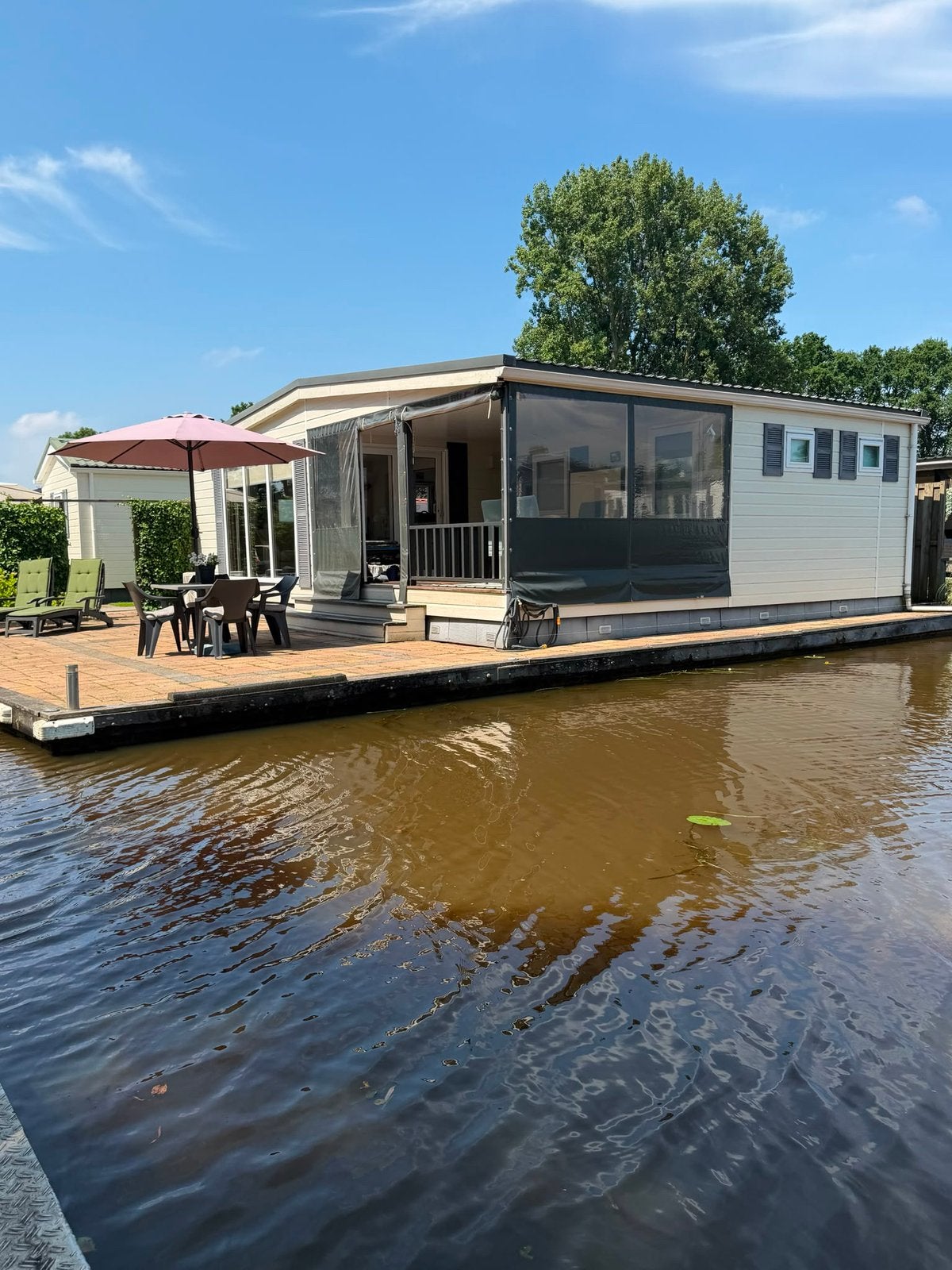 Te koop Chalet aan het water Wanneperveen /Giethoorn
