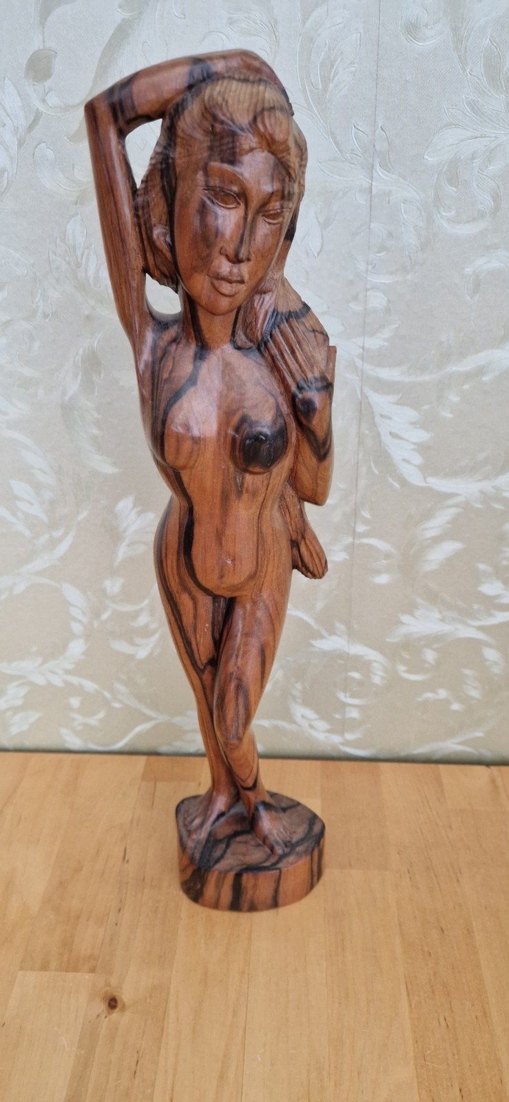 Houten sculptuur van een vrouw, handgesneden, Ophalen, Handgemaakt, 20 - 50 cm, Beeld