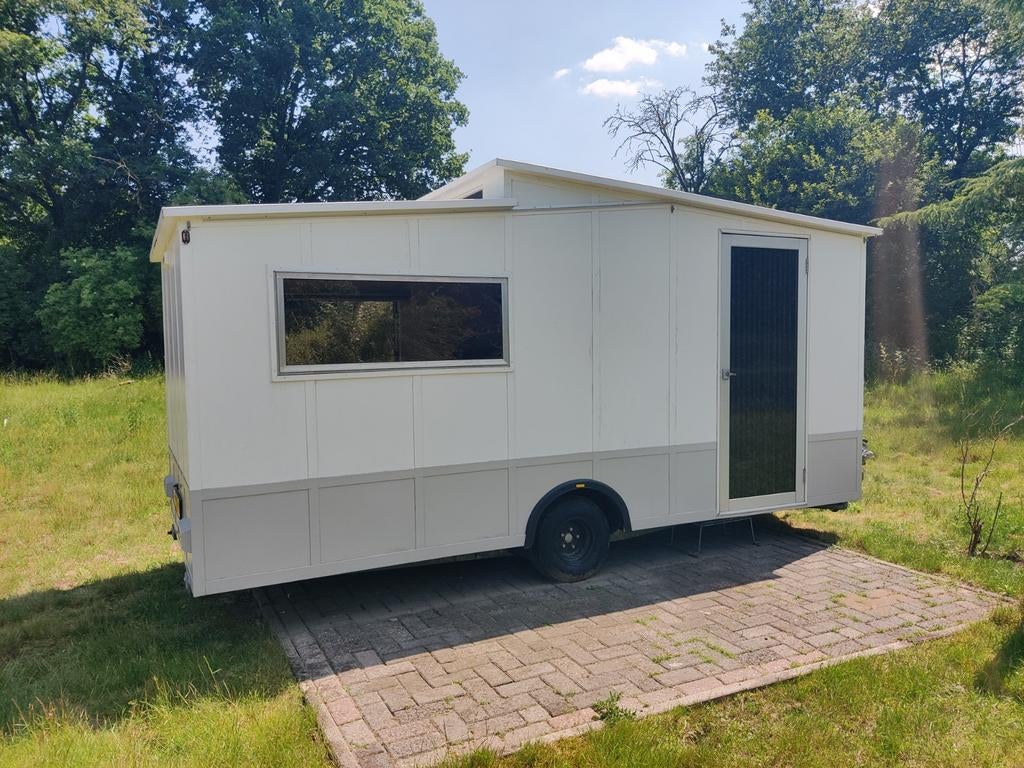Stijlvolle Tiny House op Wielen – Lichtgewicht & Instapklaar, Tuin en Terras, Tuinhuizen, Ophalen of Verzenden