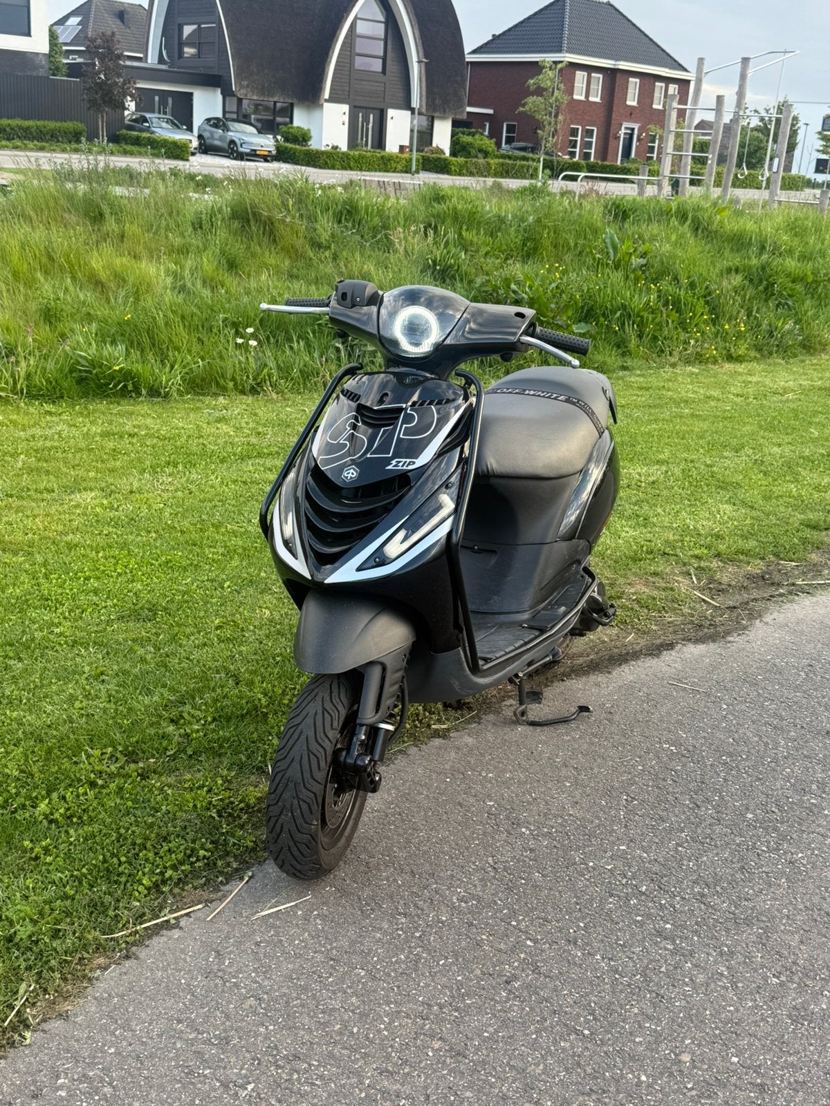 Piaggio zip, Ophalen, Zip, Zo goed als nieuw, Benzine