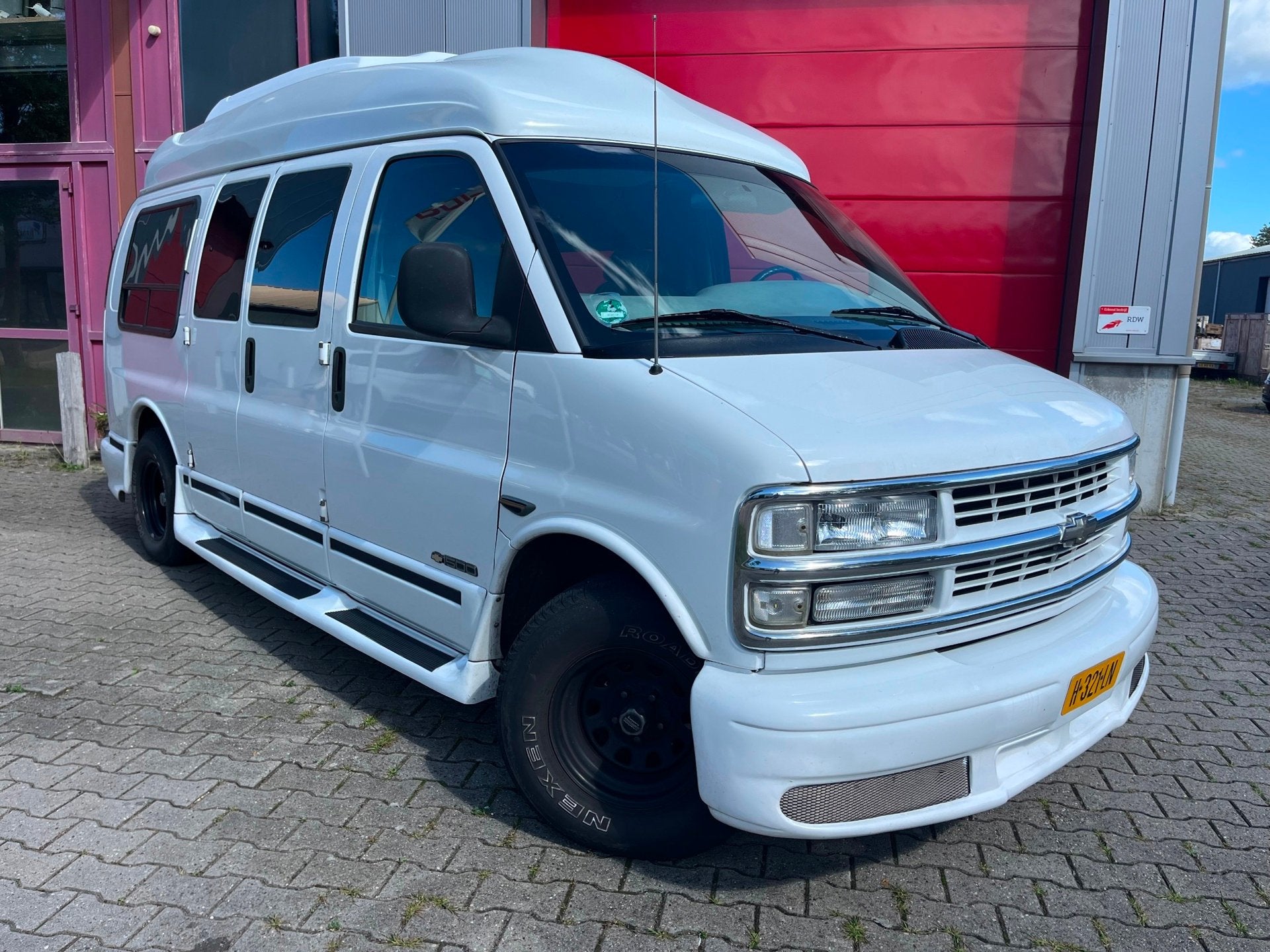 Chevrolet Chevy Van 5.7 V8 LPG Camperkenteken /Trekhaak / Un, Caravans en Kamperen, Campers, Buscamper of Camperbus, Tot en met 2