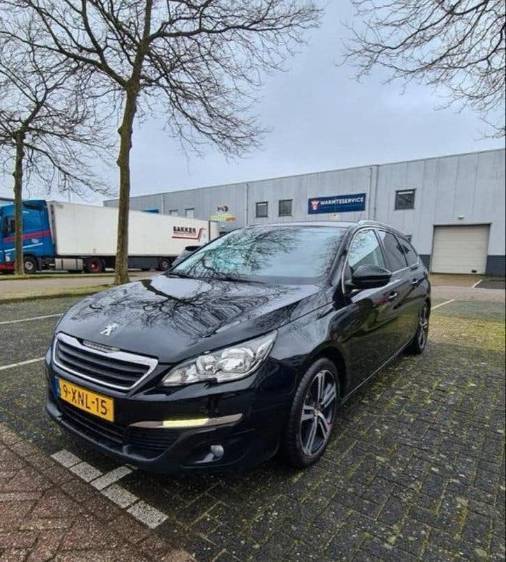Peugeot 308 1.2 E-thp 130pk 2014 Zwart schakel, Auto's, 1199 cc, 1165 kg, Zwart, Origineel Nederlands