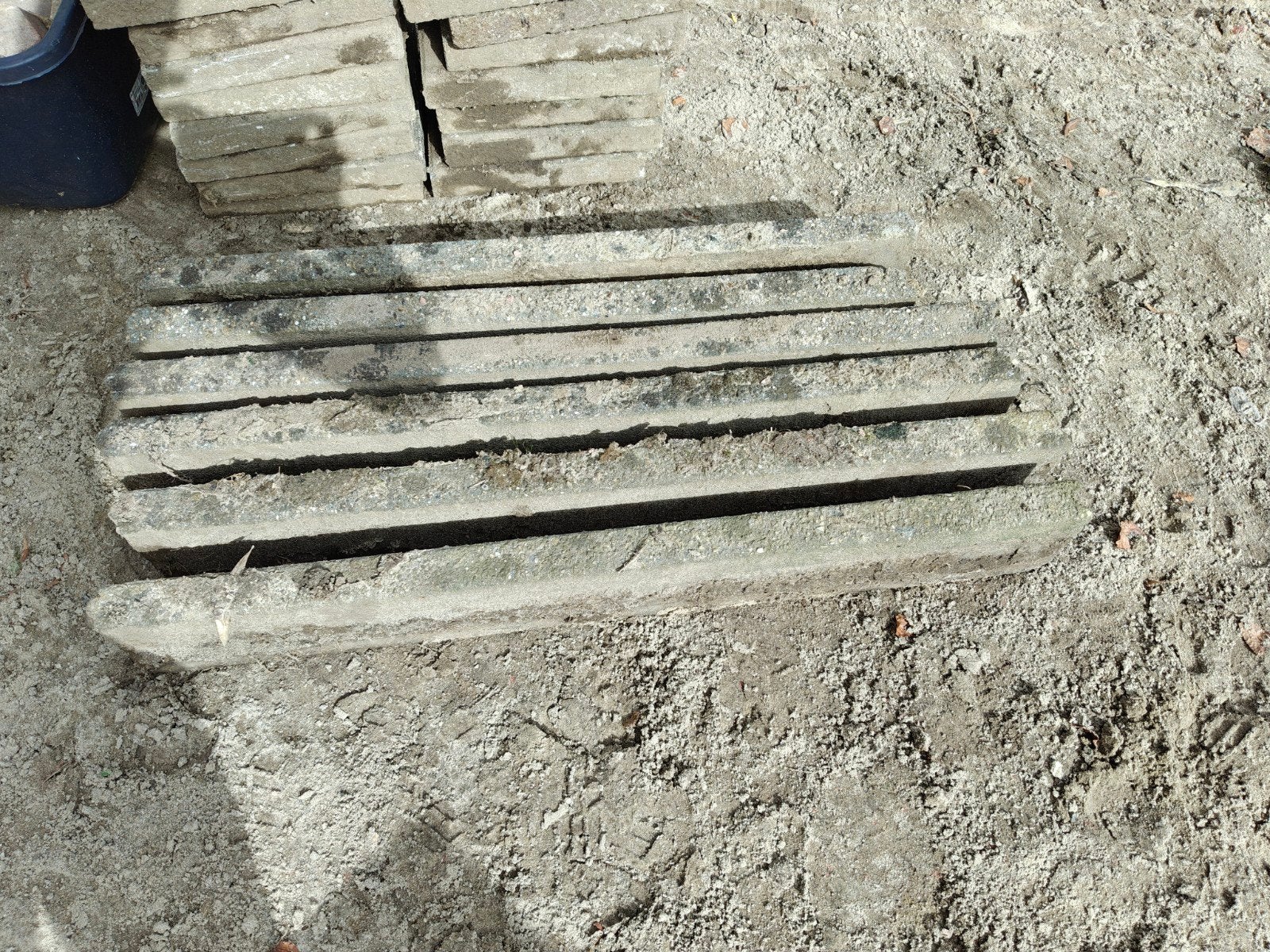 Gratis af te halen: Gebruikte opsluitbanden, Tuin en Terras, Ophalen, Gebruikt, Beton, Overige typen