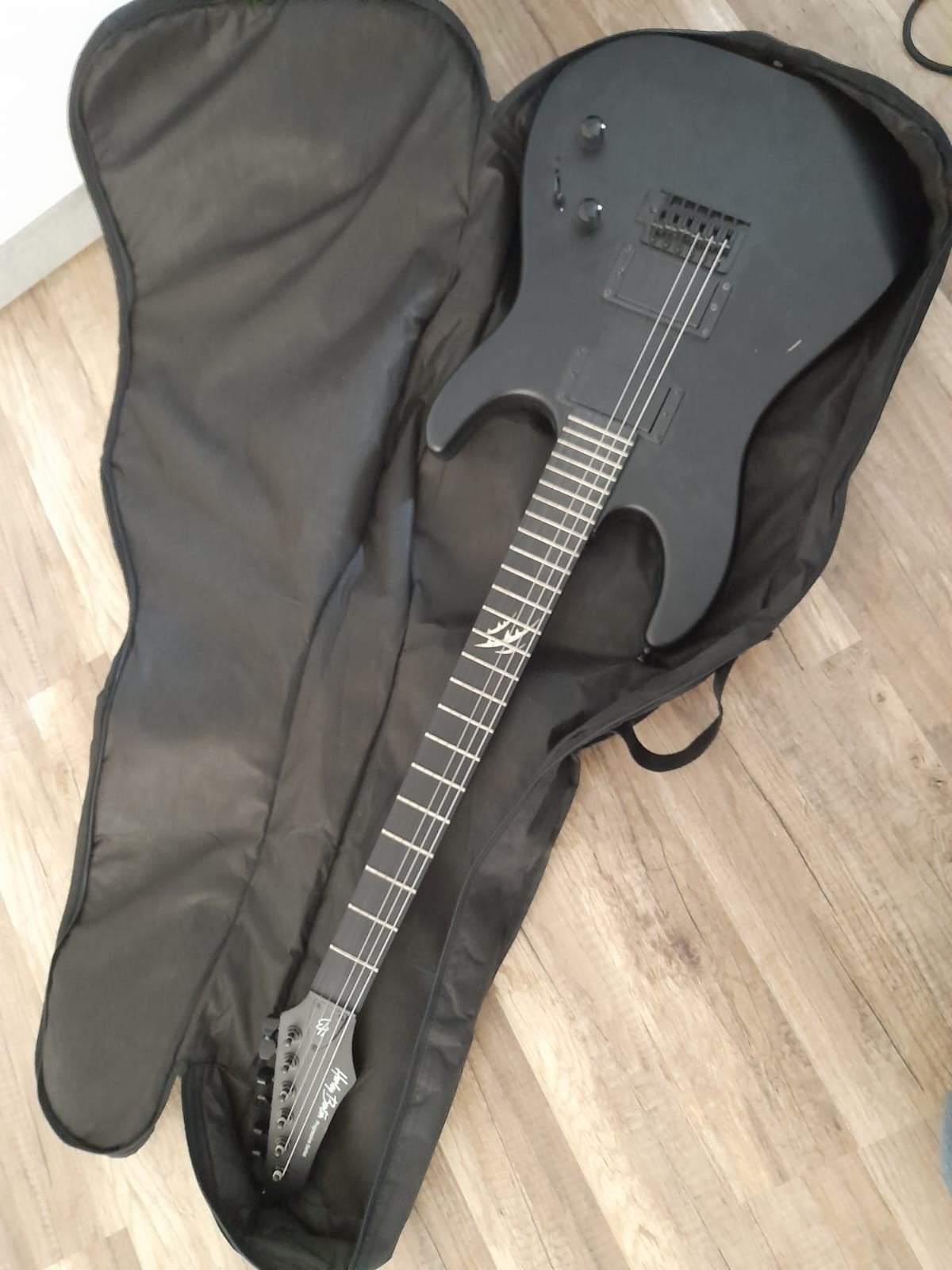 Harley Benton gitaar met versterker, Muziek en Instrumenten, Met versterker, Zo goed als nieuw, Solid body, Ophalen