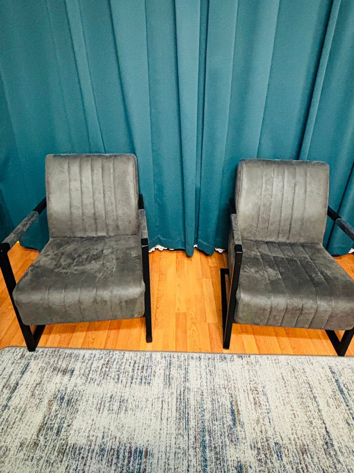 Set van 2 grijze fauteuils – zeer nette staat, Huis en Inrichting, Fauteuils, Ophalen of Verzenden, Zo goed als nieuw, 75 tot 100 cm