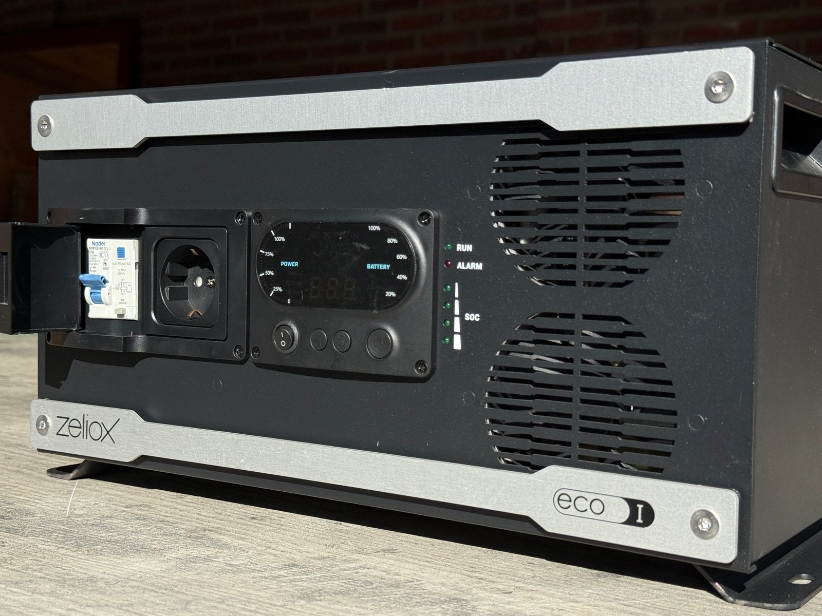 Zeliox ECO 1 | Alles in één omvormer systeem | 1600w + 100ah, Ophalen, Zo goed als nieuw