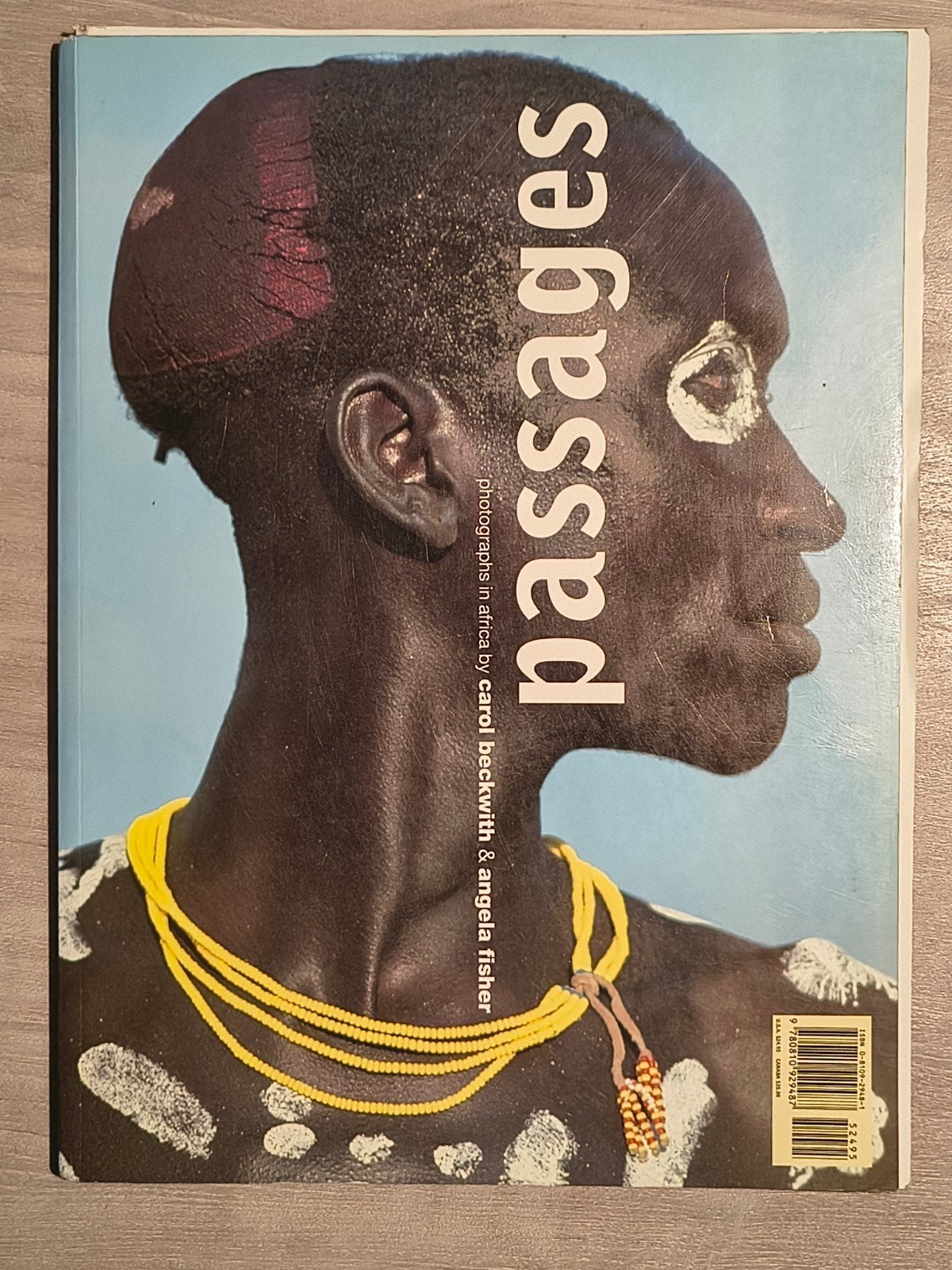 Passages: Foto's van Afrikaanse Stammen (Carol Beckwith), Antiek en Kunst, Afrika, Overige typen, Ophalen of Verzenden, Papier/karton