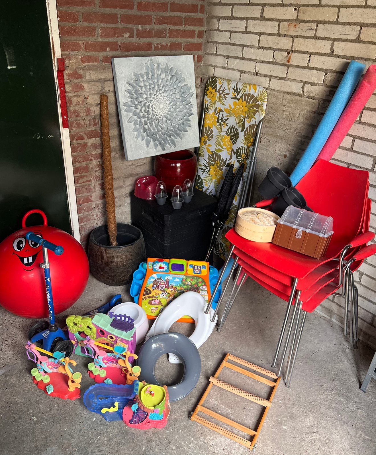 Gratis af te halen, potten, speelgoed, strandstoel, stoelen, Diversen, Rommelmarktspullen, Ophalen