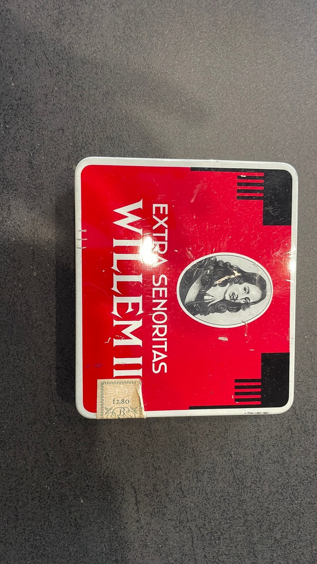 Sigarenbandjes doosje vol, Ophalen of Verzenden, Zo goed als nieuw, Sigarenbandjes