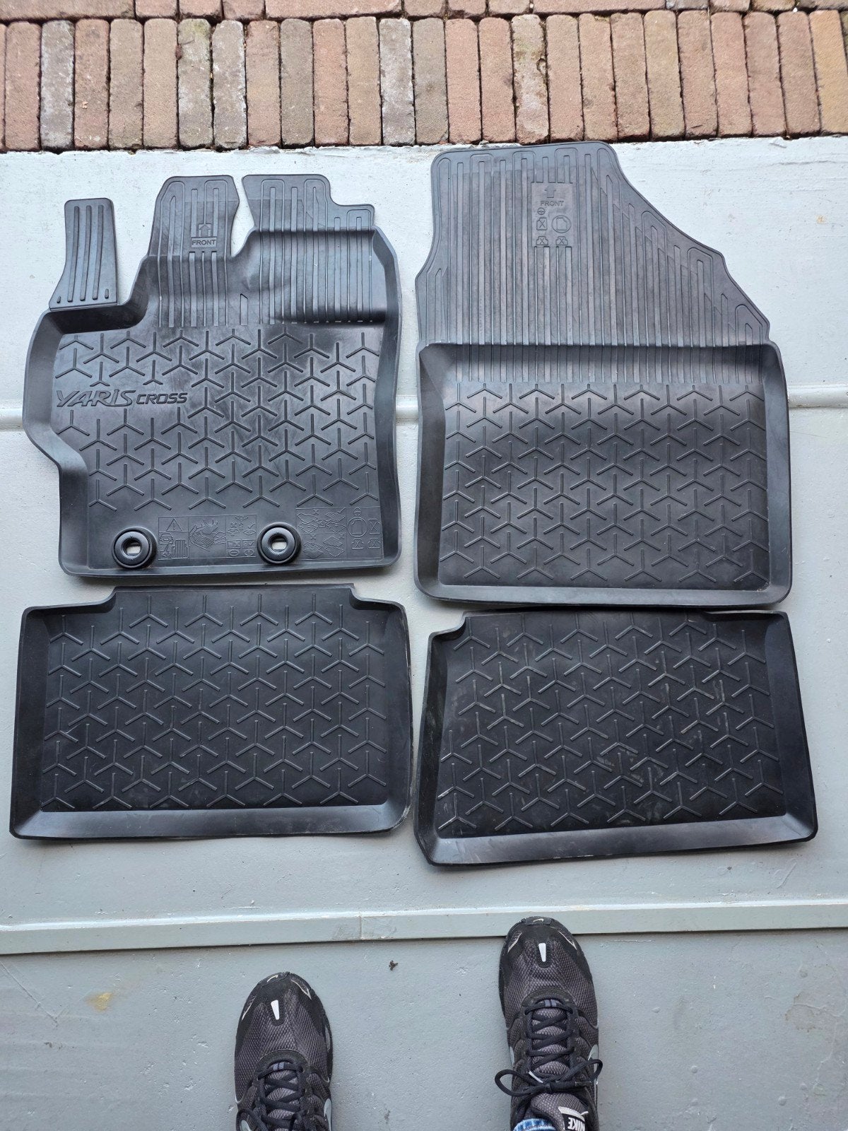 Originele Toyota Yaris Cross Mattenset voor, achter, koffer., Ophalen, Zo goed als nieuw