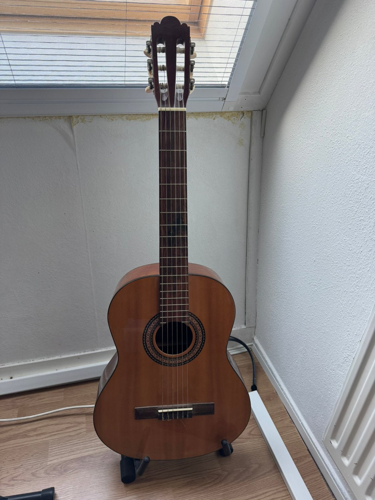 Klassieke gitaar met standaard, Muziek en Instrumenten, Ophalen, Zo goed als nieuw, Klassieke of Spaanse gitaar