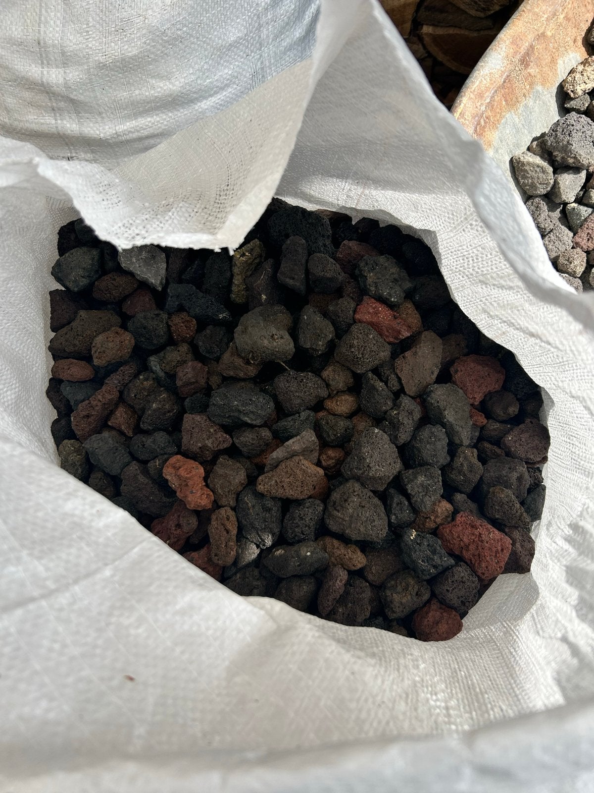 Lava split/grind voor vijver, tuin of oprit - Diverse zakken, Tuin en Terras, Grind, Keien en Split, Ophalen, Gebruikt, Lava, Grind