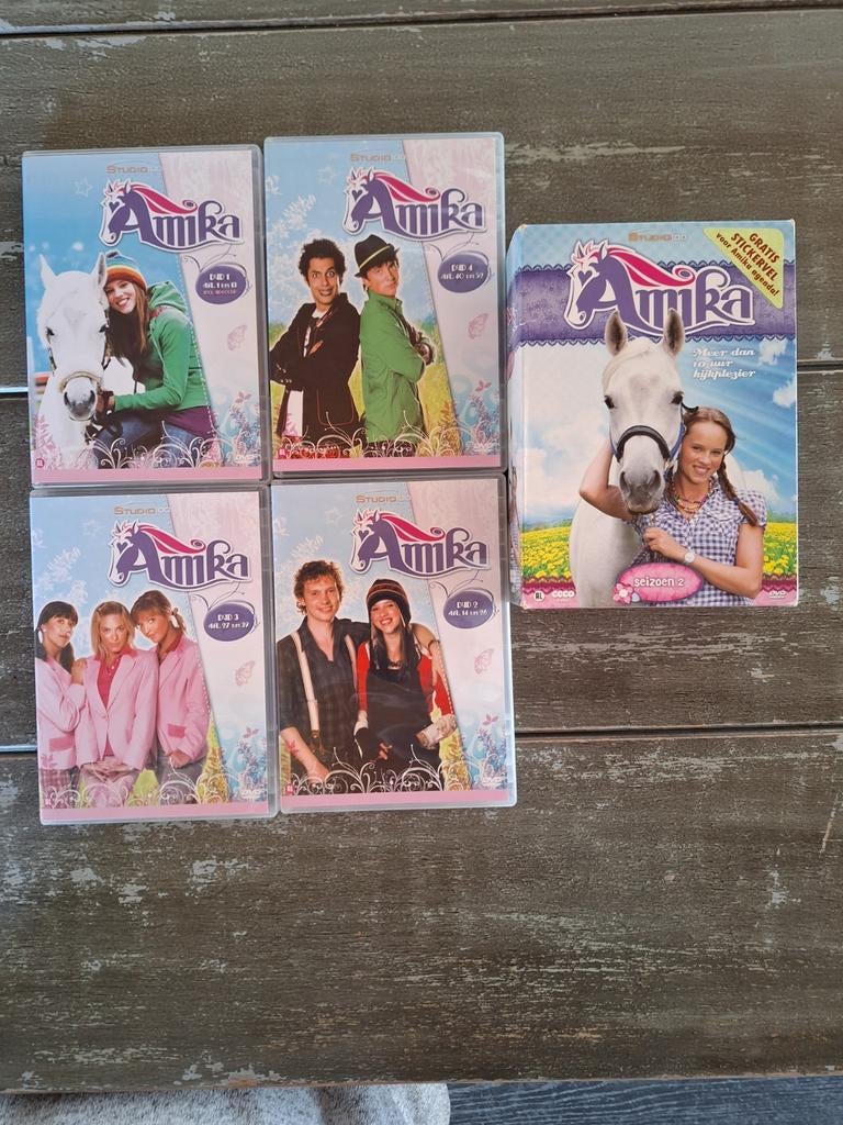 Amika DVD Boxset - Seizoen 1 & 2 (mist 1 disc seizoen 2), Cd's en Dvd's, Dvd's | Tv en Series, Alle leeftijden, Verzenden, Gebruikt