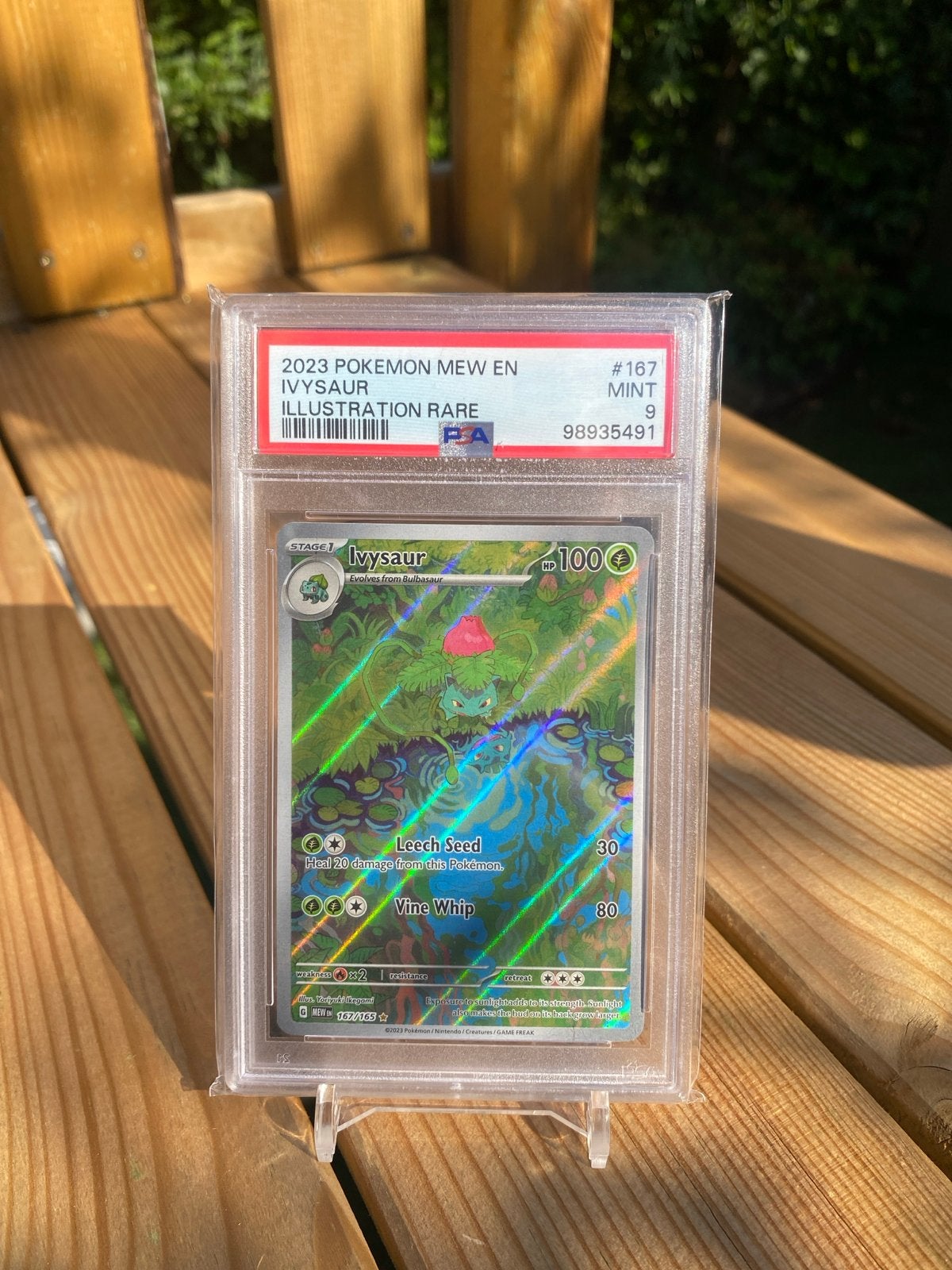 2023 Pokemon Mew en Ivysaur PSA 9, Ophalen of Verzenden, Zo goed als nieuw, Losse kaart