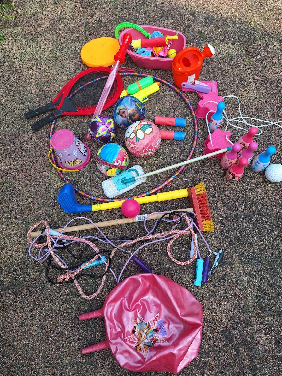 Grote partij buitenspeelgoed voor kinderen, Ophalen