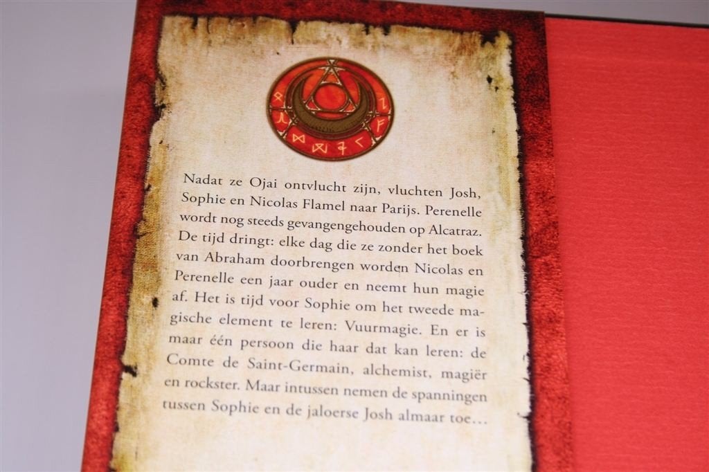 De Magiër — Deel 2 van De Geheimen van Nicolas Flamel, Boeken, Ophalen of Verzenden, Zo goed als nieuw