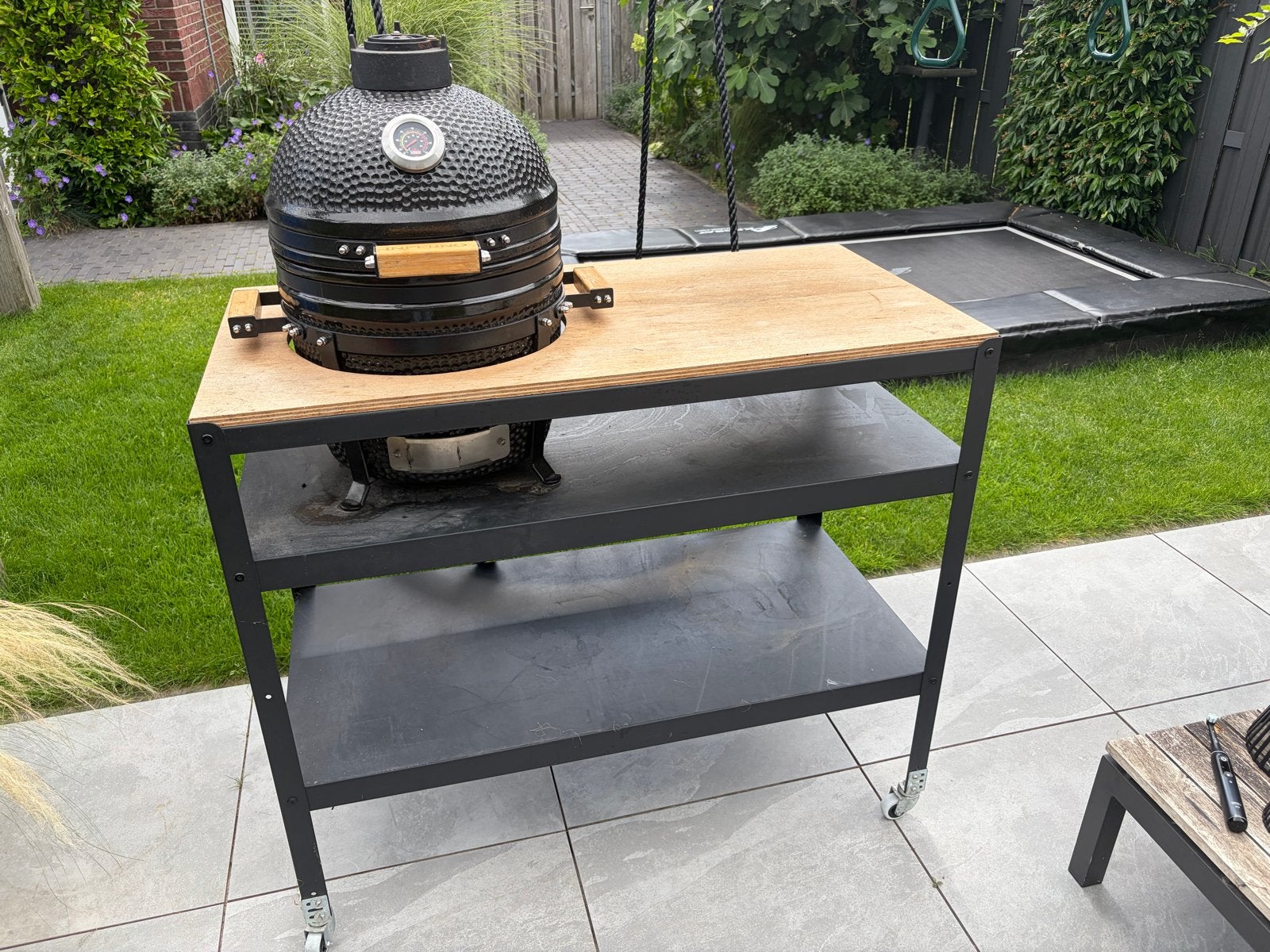 Kamado meubel op wielen (ikea) (excl. kamado), Ophalen, Gebruikt, Houtskool