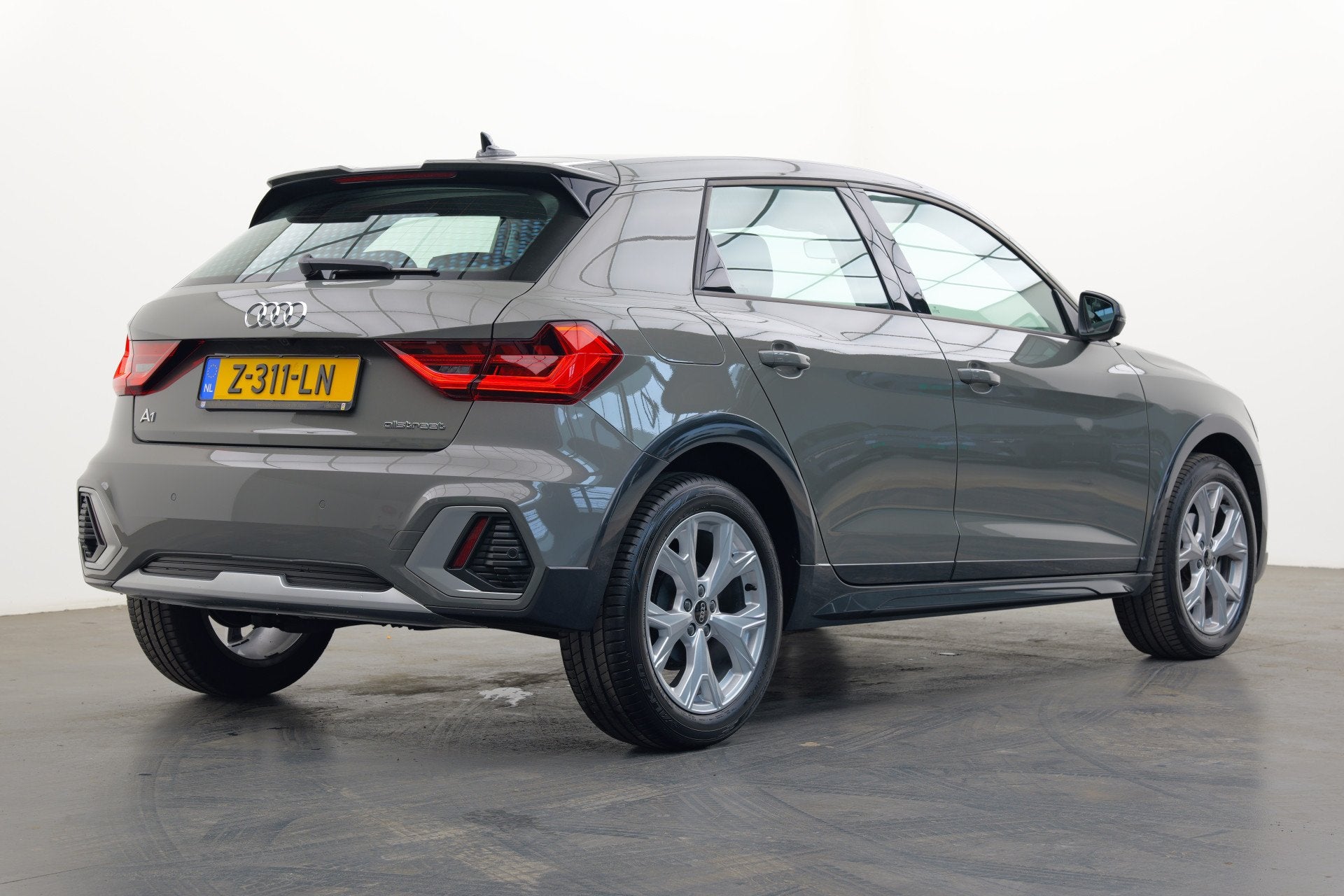 Audi A1 allstreet 25 TFSI Advanced edition | Achteruitrijcam, Stof, Euro 6, Met garantie (alle), 49 €/maand