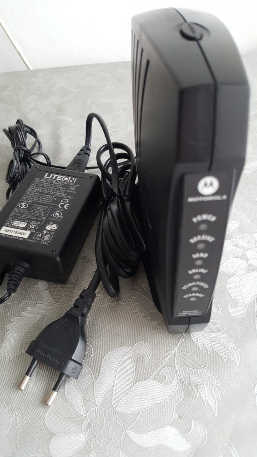 Motorola satelliet modem met liteon adapter, Ophalen of Verzenden, Zo goed als nieuw