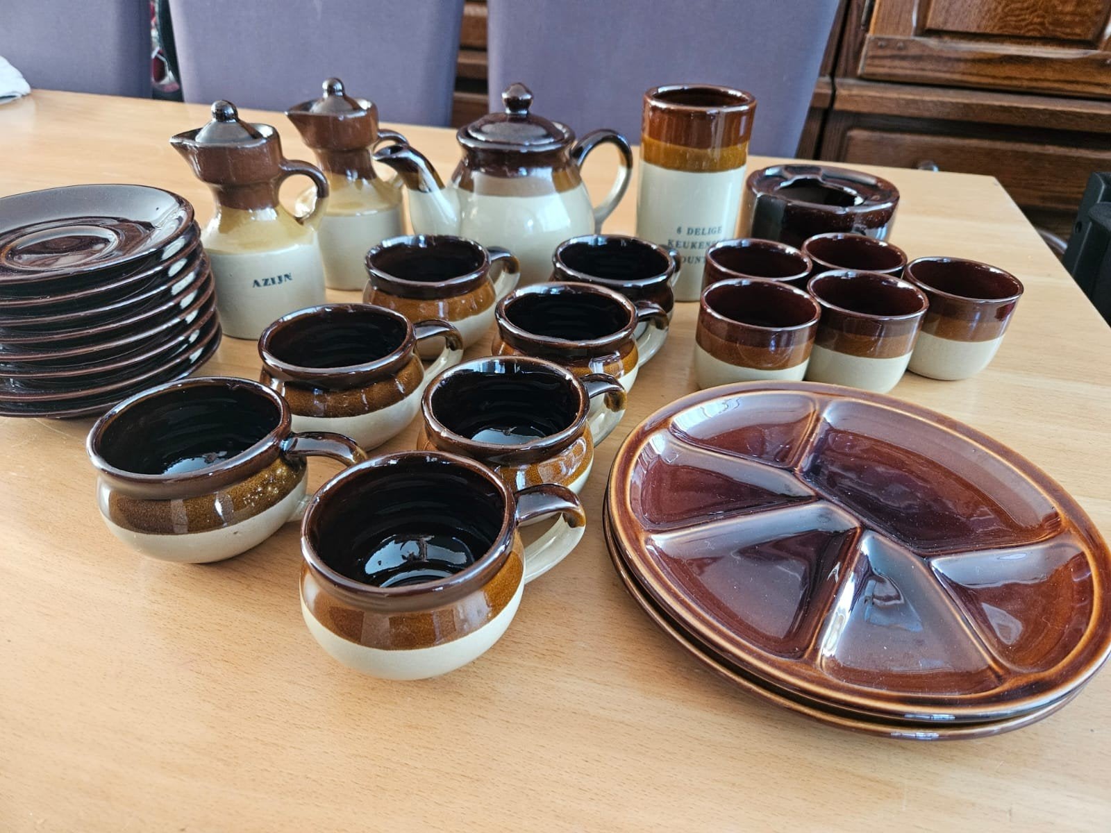 Vintage aardewerk servies bruin/beige - 30+ delig, Antiek en Kunst, Ophalen
