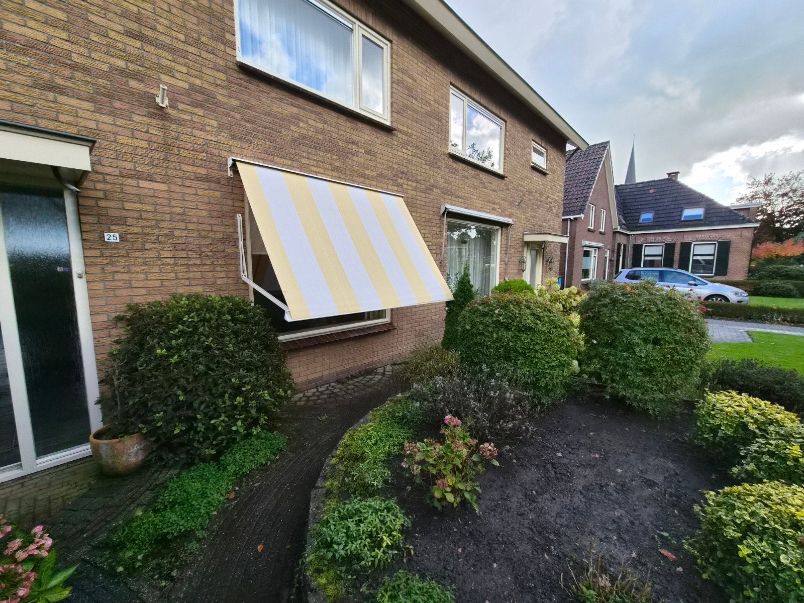 Elektrisch zonnescherm met afstandsbediening, Ophalen, Zo goed als nieuw, Minder dan 250 cm