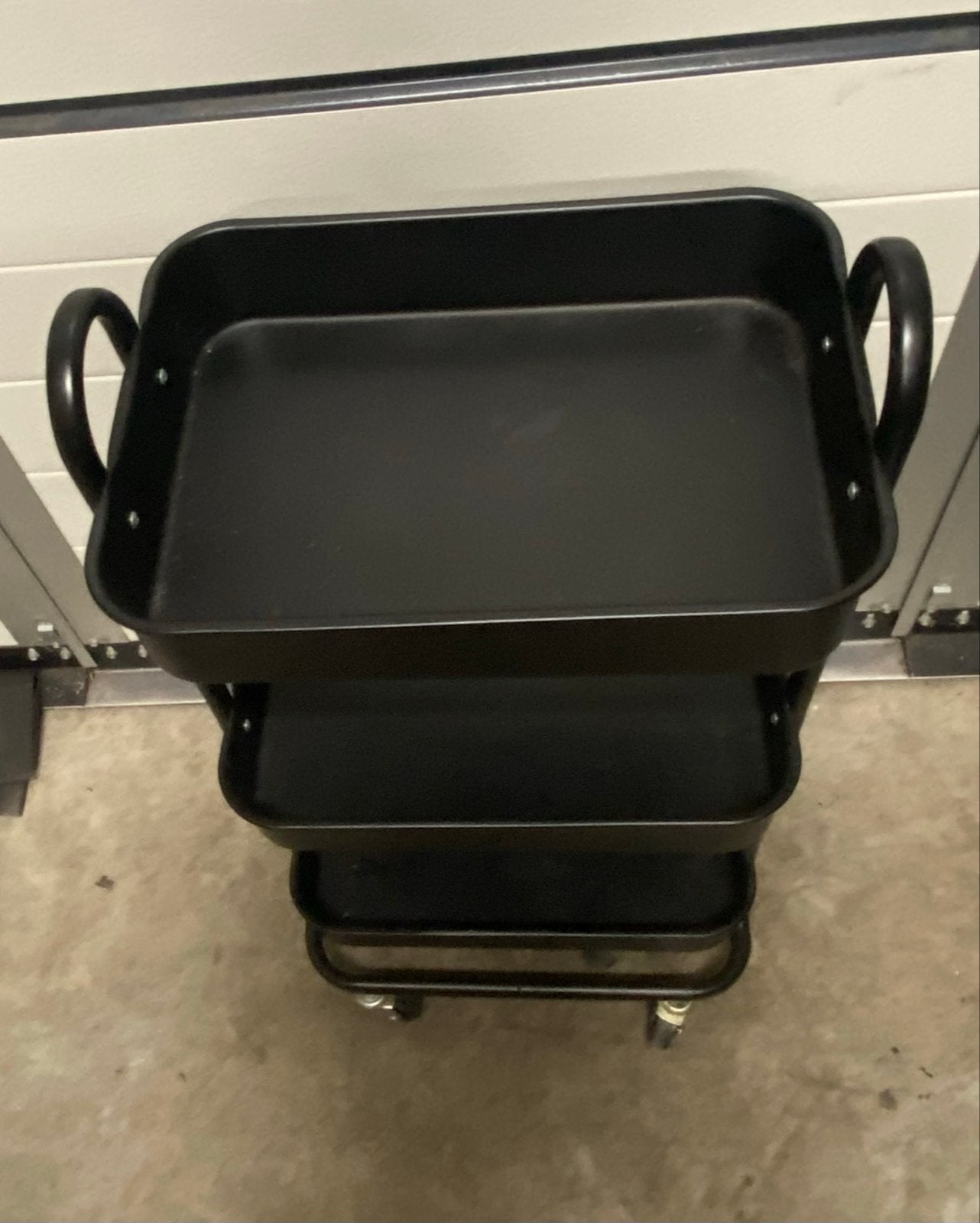 Zwarte metalen trolley met 3 niveaus en wielen, Ophalen, Gebruikt