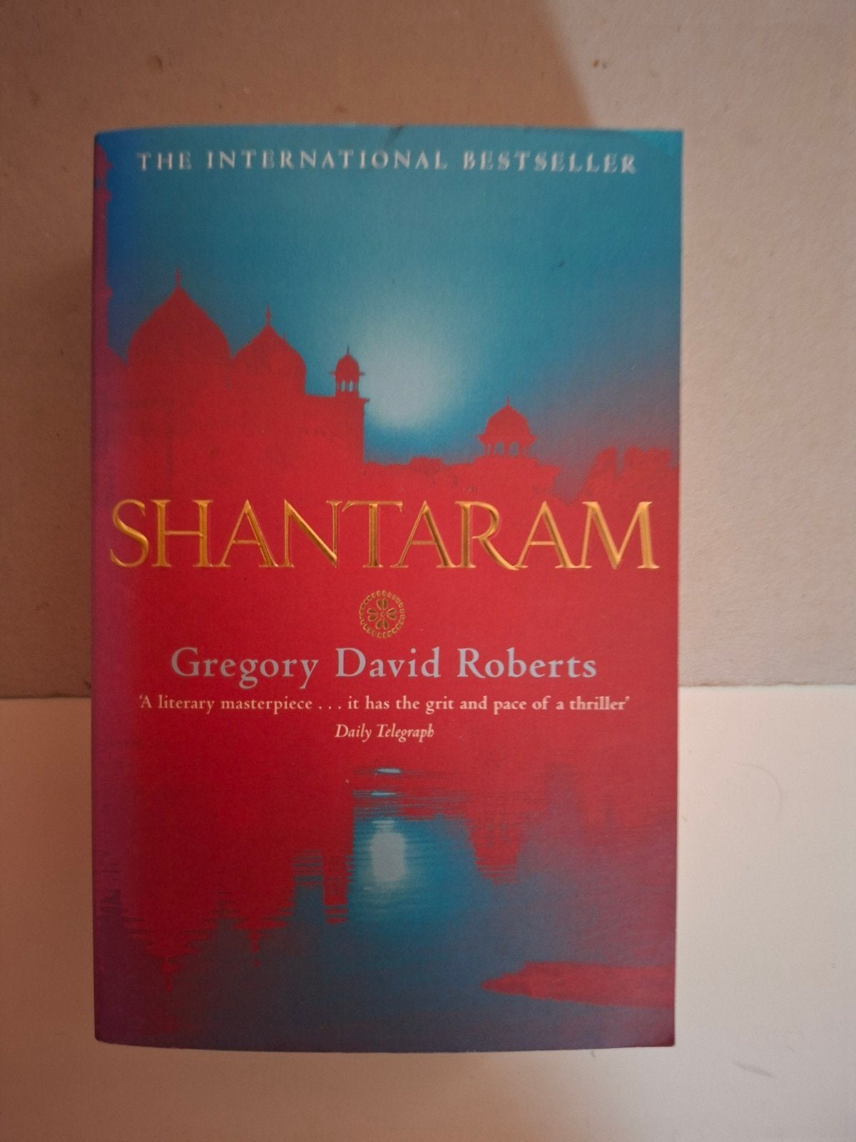 shantaram gregory david roberts spiritualiteit, Boeken, Verzenden, Zo goed als nieuw