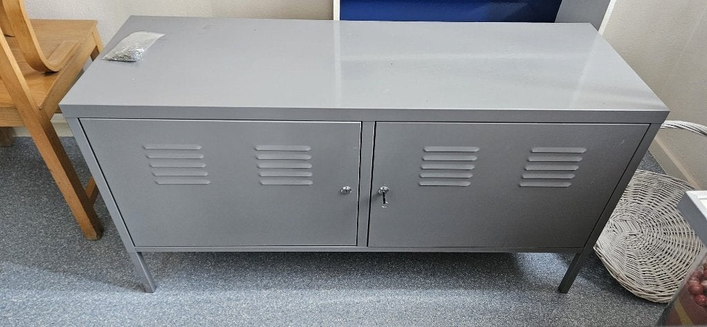 IKEA PS Kast Grijs–Metalen Lockerkast/Tv-meubel met sleutels, Ophalen, Zo goed als nieuw