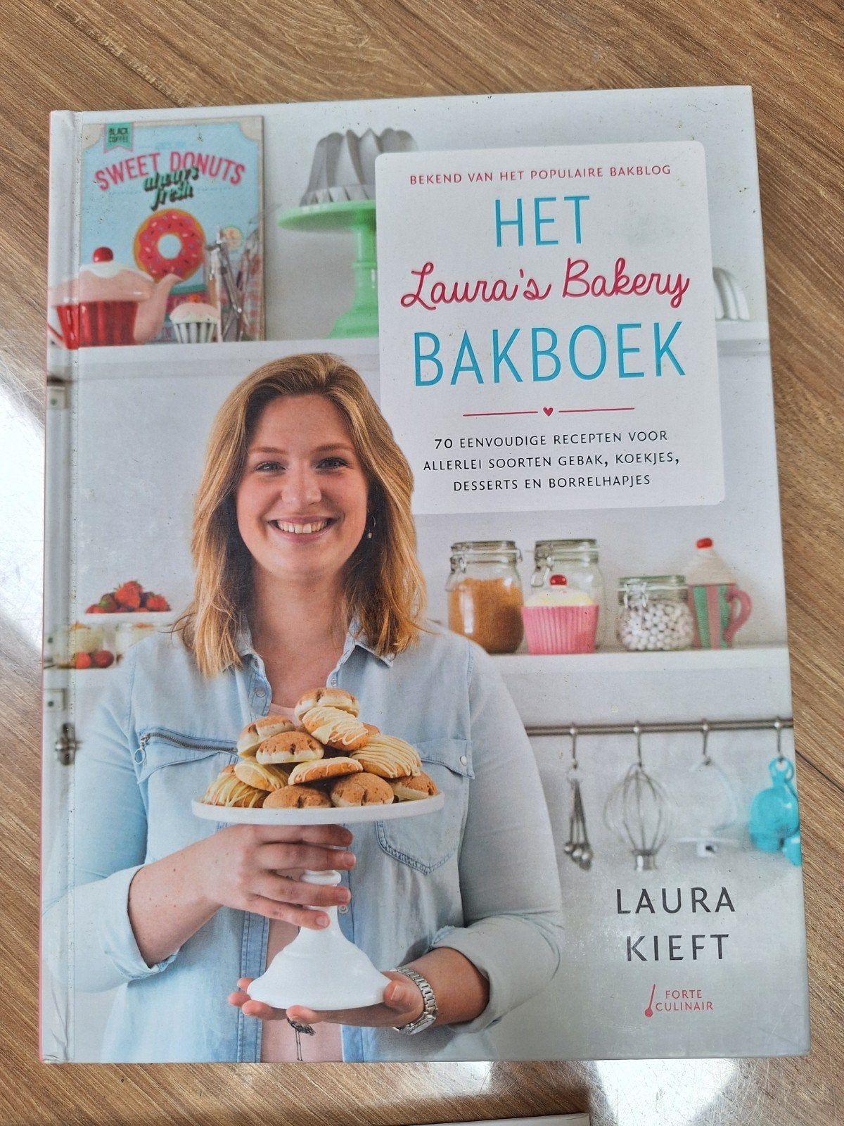Het Laura's Bakery Bakboek - Laura Kieft, Ophalen of Verzenden, Zo goed als nieuw, Laura Kieft, Overige gebieden