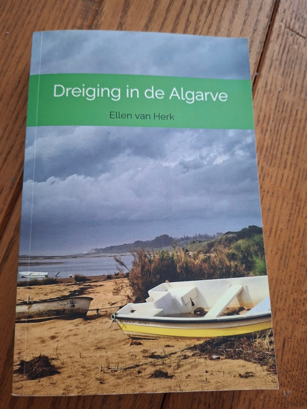 Dreiging in de Algarve - Ellen van Herk (Boek), Ophalen of Verzenden, Zo goed als nieuw, Ellen van Herk