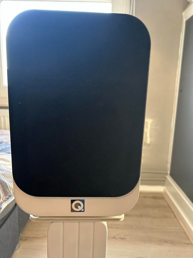 Q Acoustics 3020 boekenplank speakers met stands, Audio, Tv en Foto, Luidsprekers, Zo goed als nieuw, 60 tot 120 watt, Front, Rear of Stereo speakers
