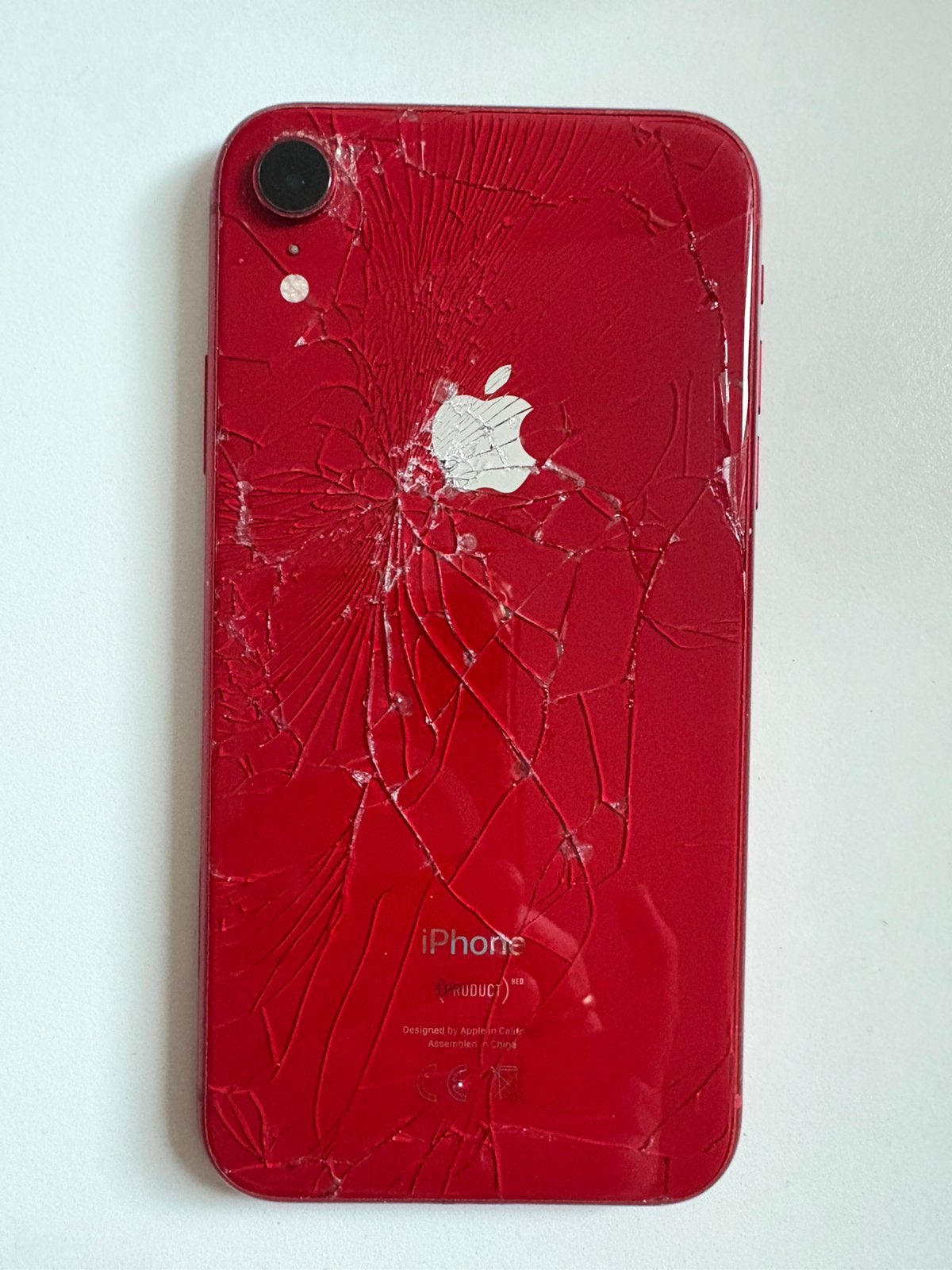 iPhone XR 64 GB (PRODUCT)RED - achterkant zwaar beschadigd, Telecommunicatie, Mobiele telefoons | Batterijen en Accu's, Ophalen of Verzenden