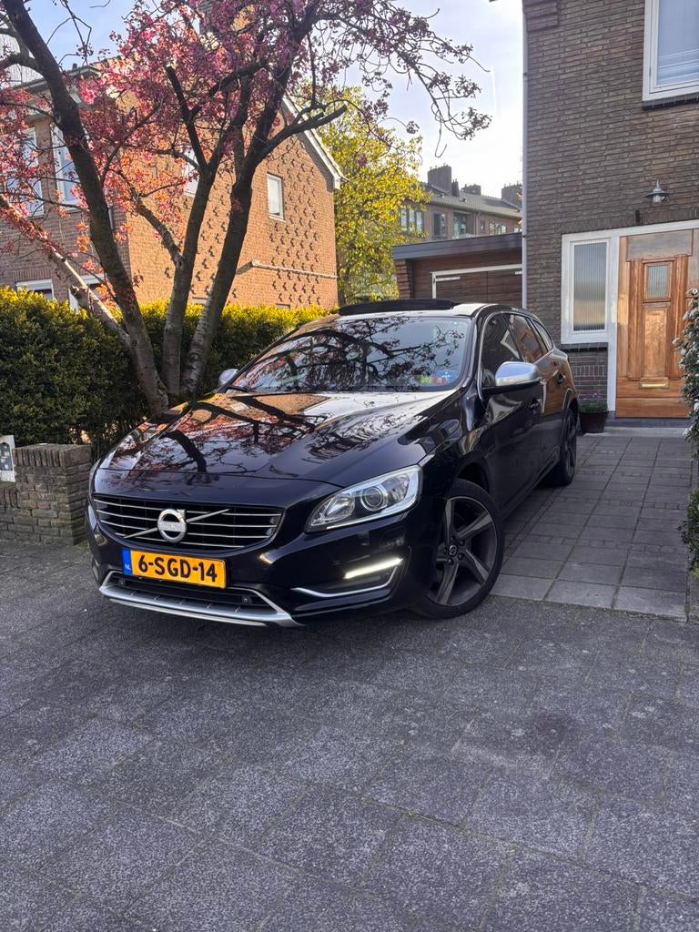 Volvo V60 D6 215pk Plug-in Hybrid 2013 Zwart, Auto's, Volvo, 1849 kg, 1800 kg, Zwart, Particulier