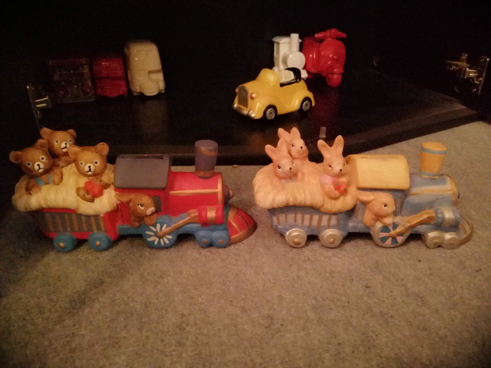 Beren en konijnen in een trein spaarpotten, Ophalen of Verzenden, Zo goed als nieuw
