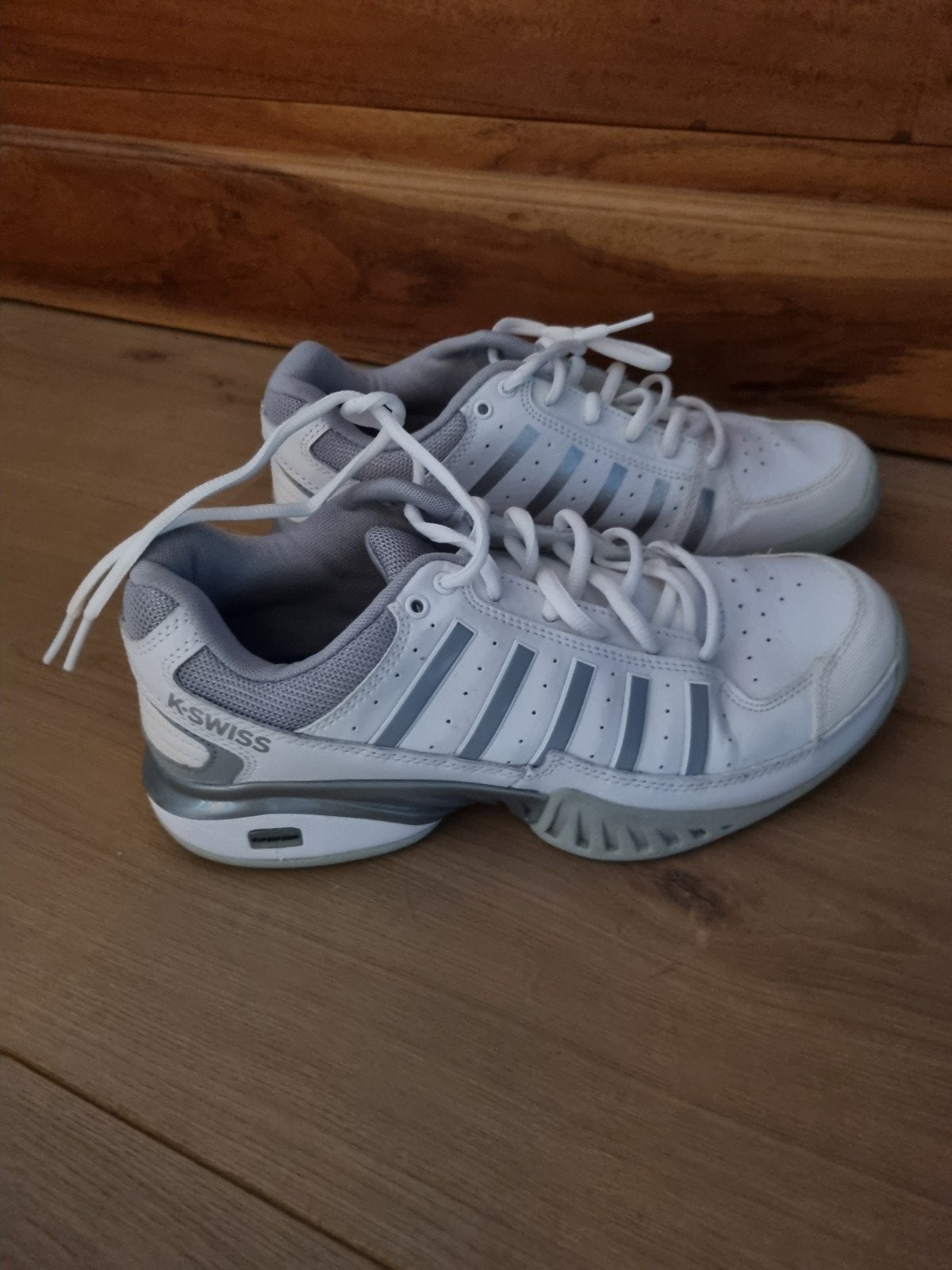 Nieuwe K-Swiss tennisschoenen (41) voor tapijtbanen, Wit, Nieuw, Ophalen of Verzenden, K-Swiss