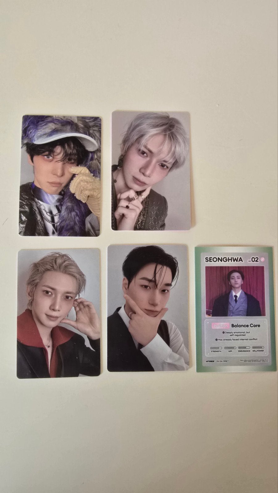 Ateez golden hour part 5 album photocards, Verzamelen, Muziek, Artiesten en Beroemdheden, Verzenden, Zo goed als nieuw, Foto of Kaart