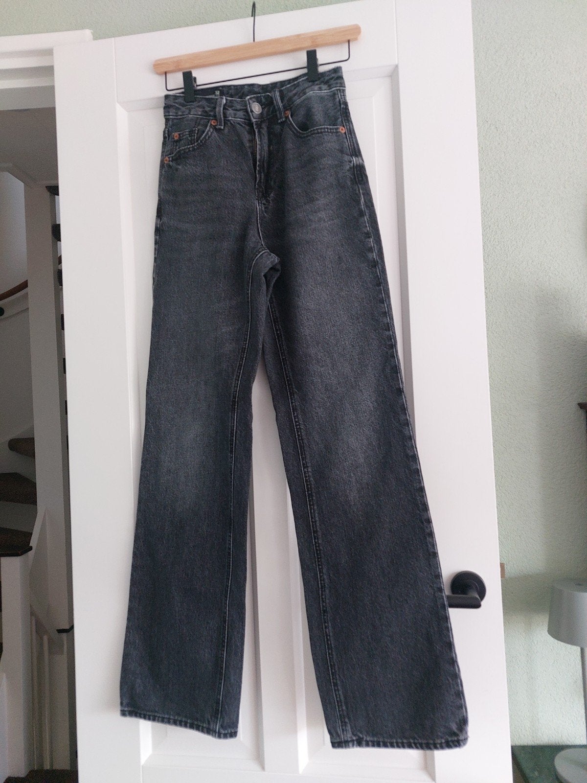 Stradivarius D92 zwarte straight wide leg jeans maat 32, Zwart, Ophalen of Verzenden, Zo goed als nieuw, W27 (confectie 34) of kleiner