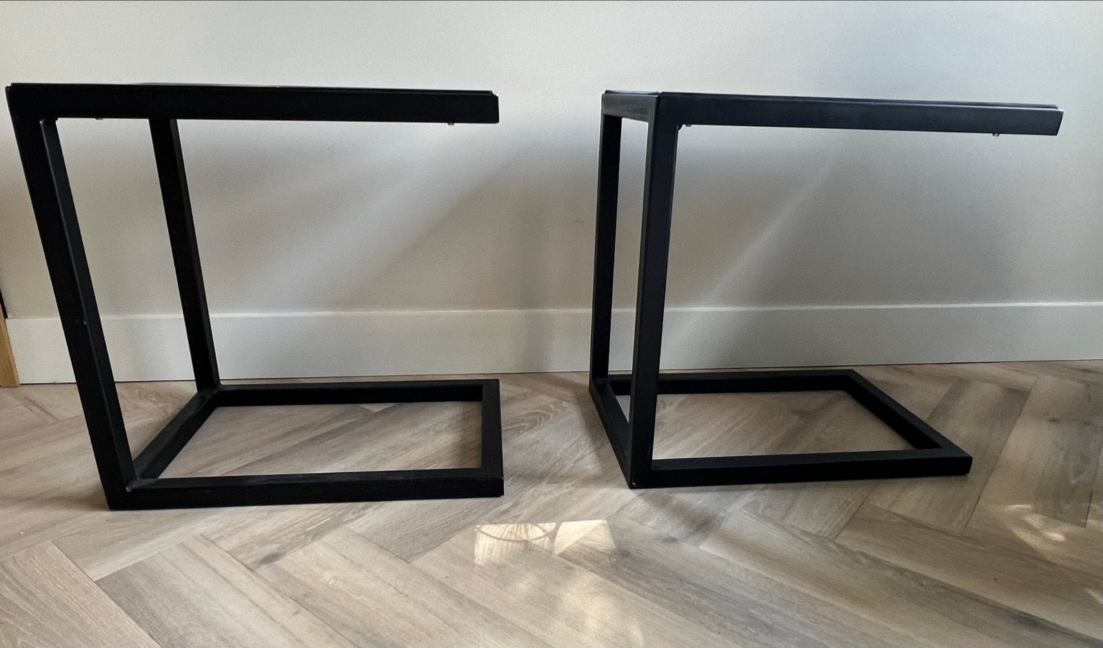 Set van 2 bijzettafels - Zwart metaal met houten blad, Ophalen, Minder dan 45 cm, Metaal of Aluminium, 55 tot 75 cm