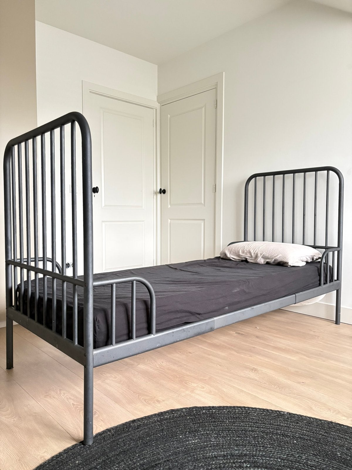 Ikea Bed Jongen Metaal Grijs Zwart Fabulera Meegroeibed, Ophalen, Gebruikt, 70 tot 85 cm, Matras
