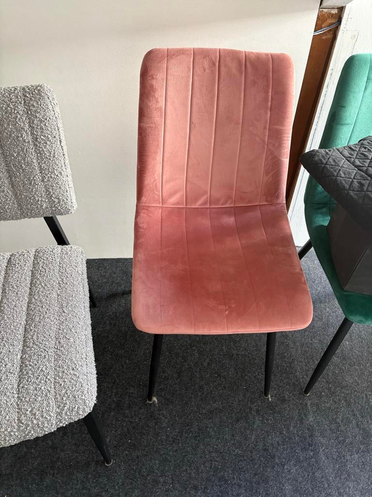 Roze velvet eettafelstoel van Woonenzo - Zo goed als nieuw, Ophalen, Overige kleuren, Zo goed als nieuw, Eén