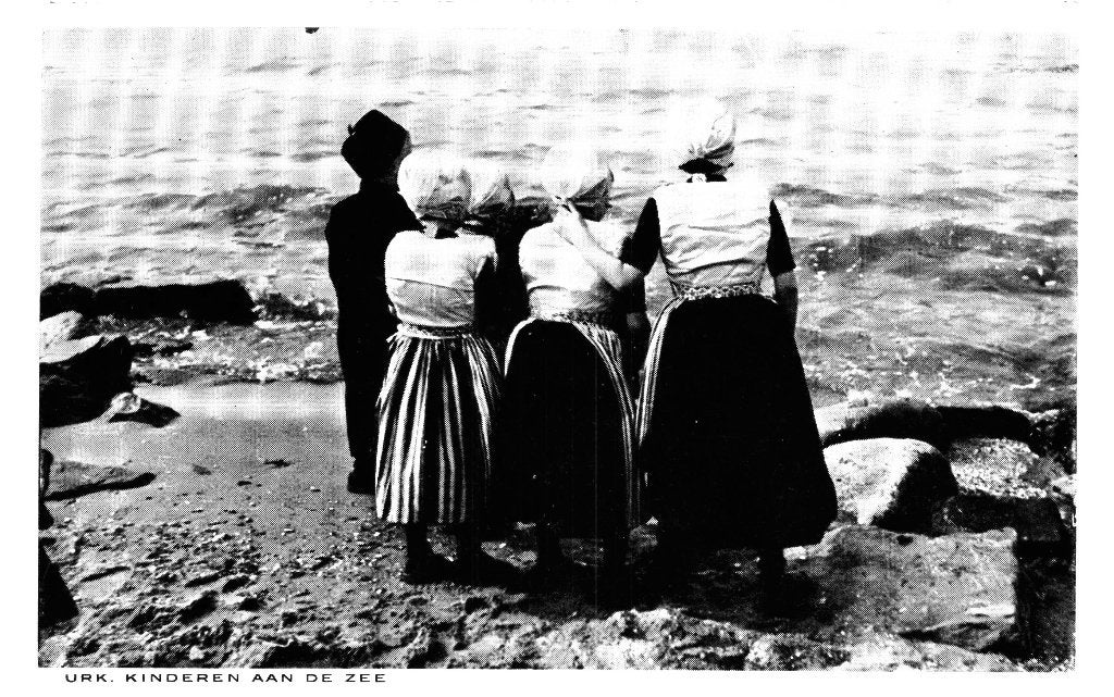 968086	Urk	Klederdracht	kinderen	1955	Gelopen met postzegel