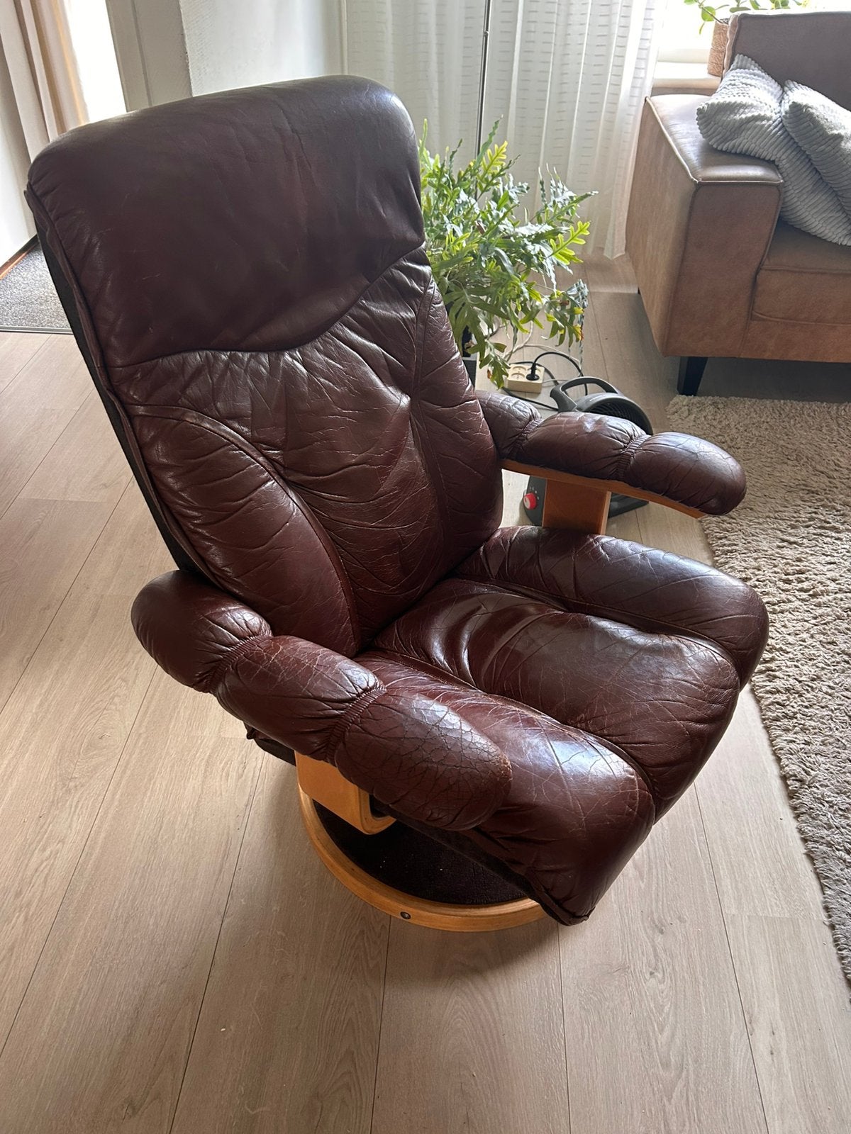 Vintage leren draaistoel jaren 70 , bruin relax fauteuil, Huis en Inrichting, Fauteuils, Ophalen, Gebruikt, Leren relax fauteuil Jaren 70, 80