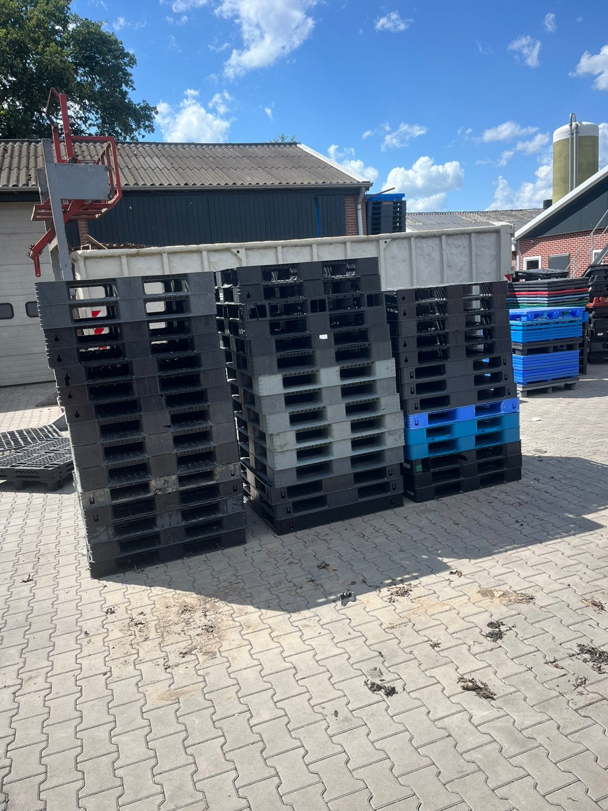Partij zware kunstoffen pallets 110x110, Ophalen, Minder dan 25 mm, Eiken, Zo goed als nieuw