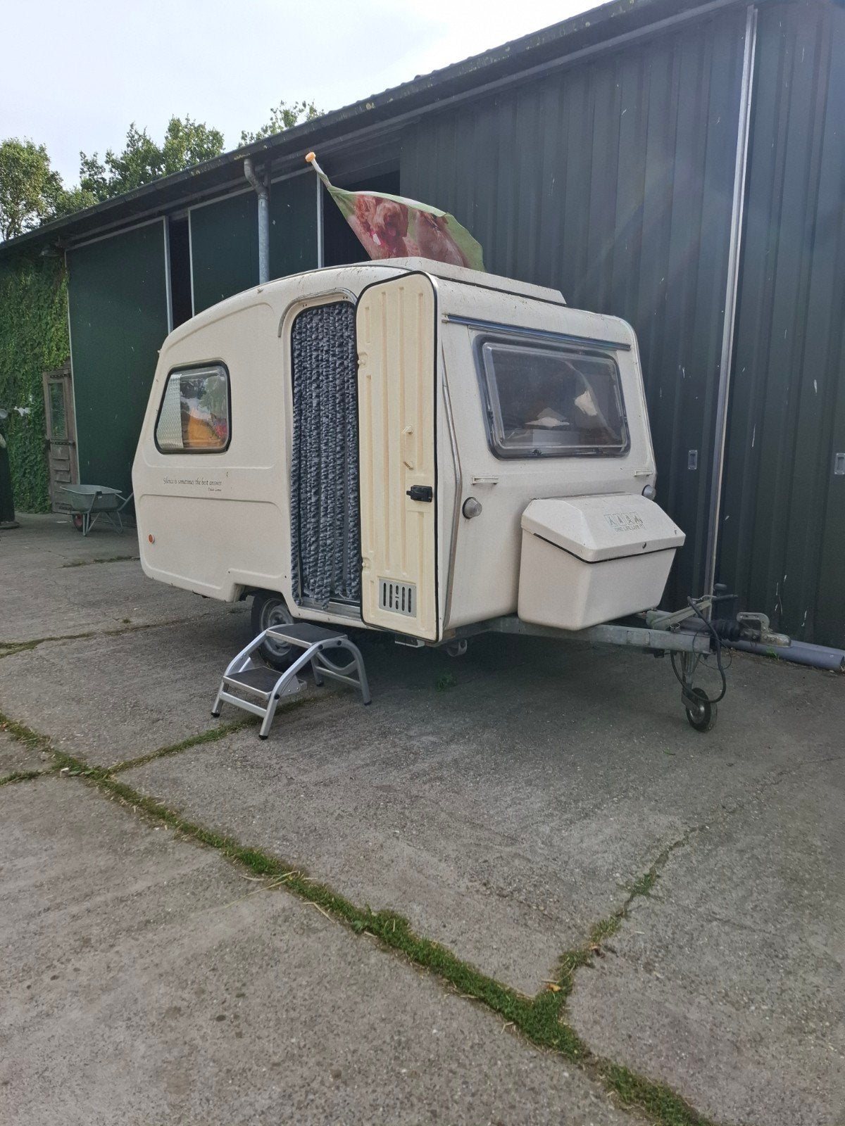 Compacte en gezellige Predom N126 caravan uit 1988, Vast bed, Tot en met 2, Treinzit, Particulier