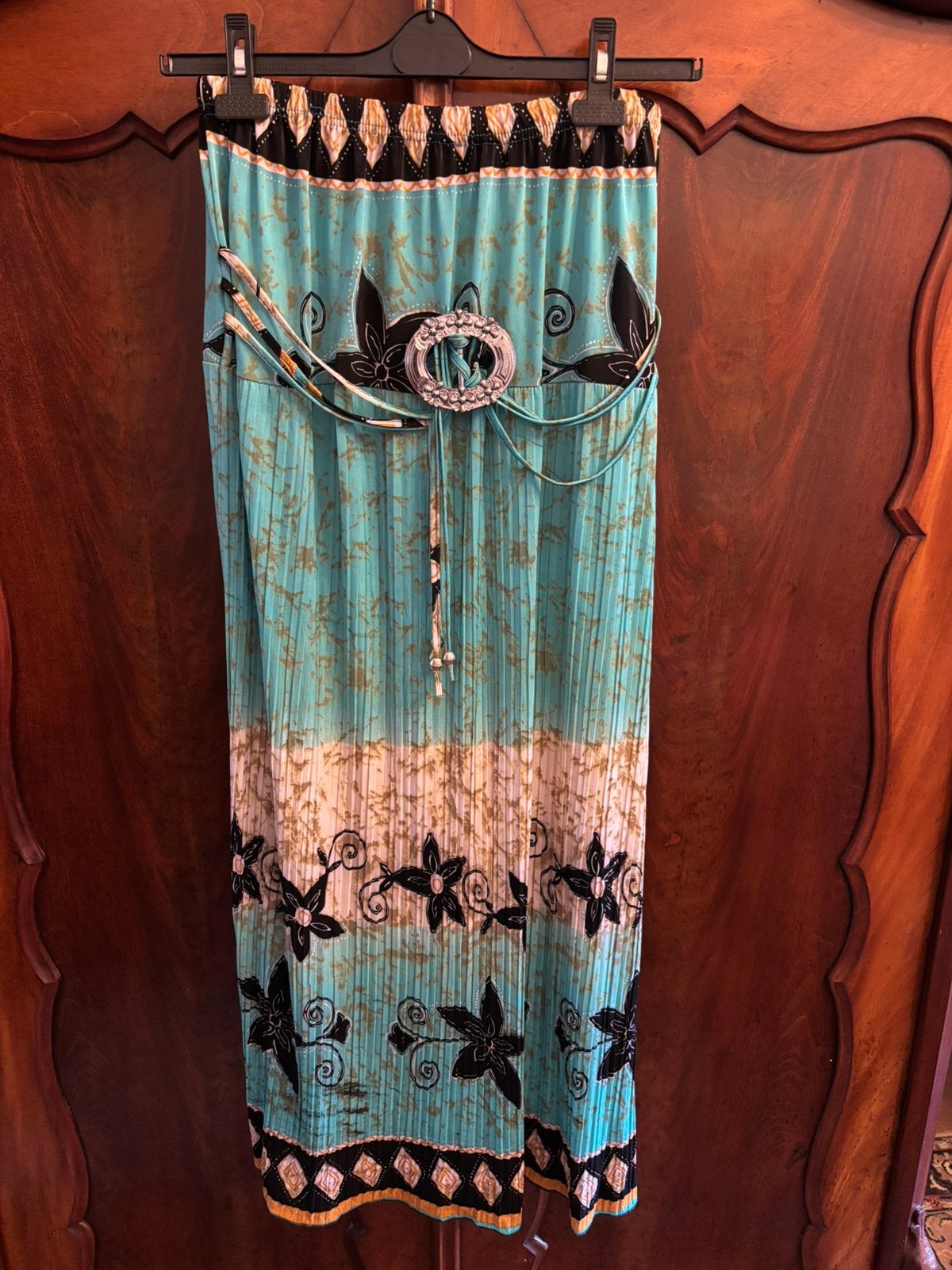 Nieuw Lange Rok Turquoise met bloemen en opvallende gesp, Overige typen, Blauw, Ophalen of Verzenden, Zo goed als nieuw