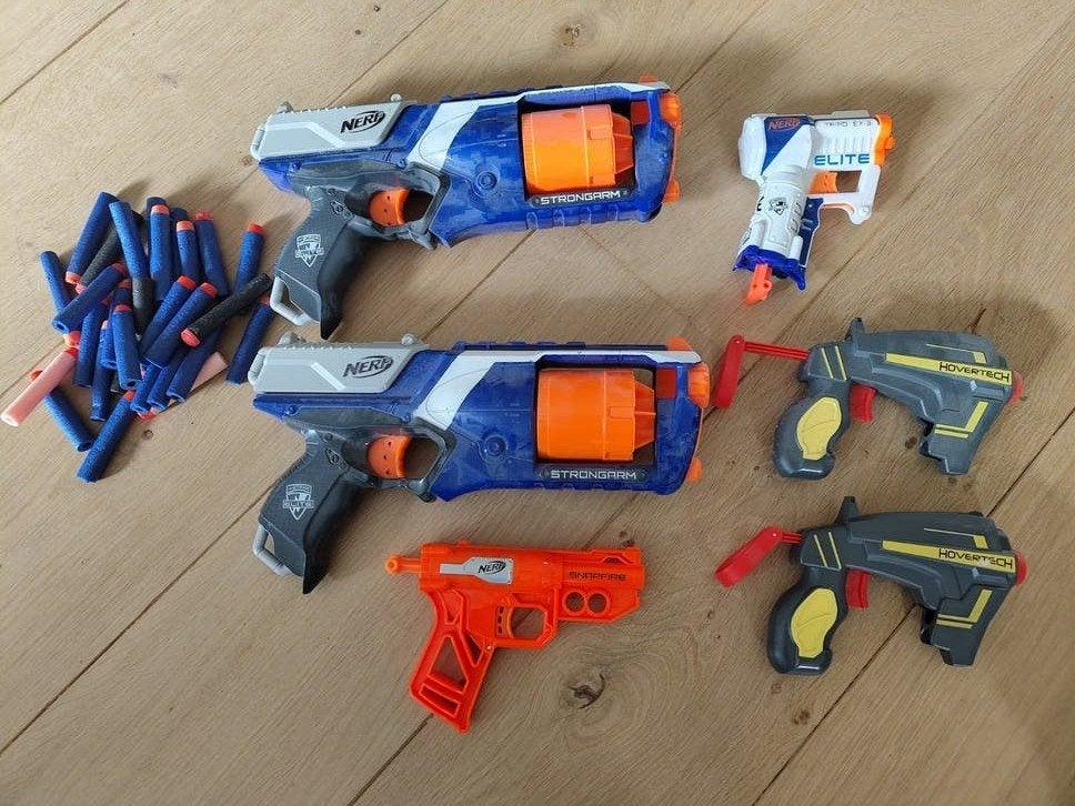 Zes Nerf pistolen, Ophalen