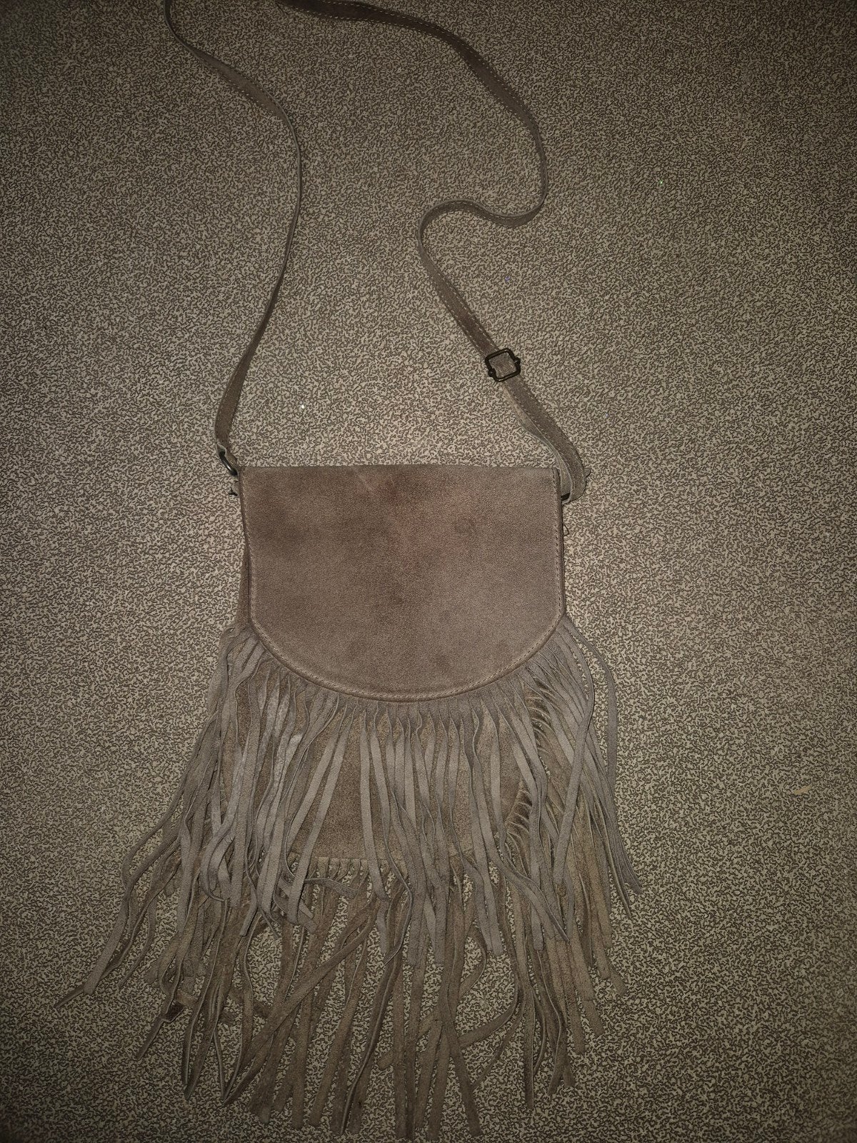 Suede schoudertas met franjes, Overige merken, Beige, Ophalen of Verzenden, Zo goed als nieuw